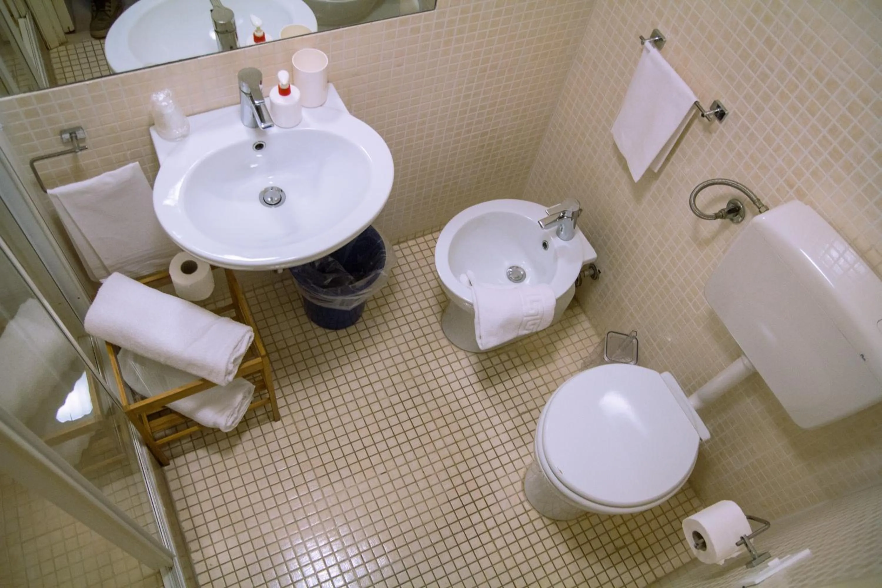 Shower in Hotel Baia Del Sole