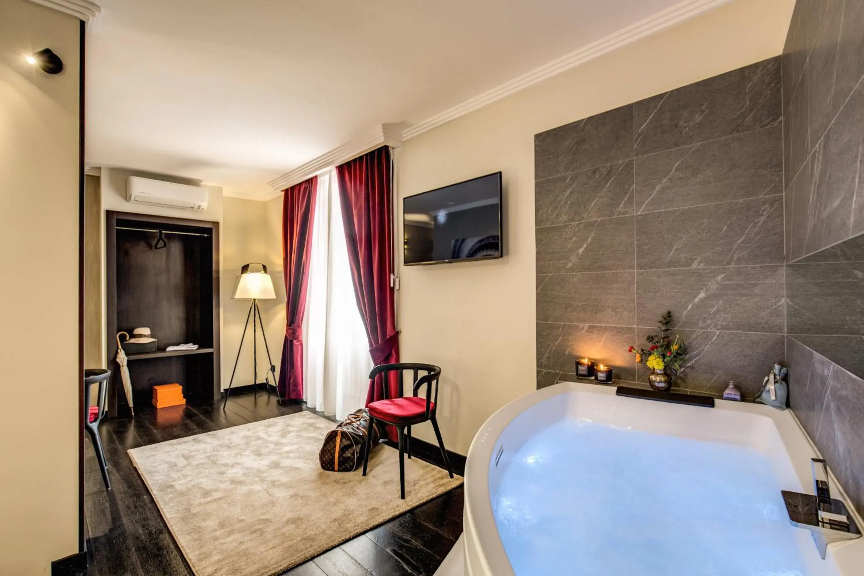 Triple Room with Bath in PAX hotel Triple Room with Bath in PAX hotel