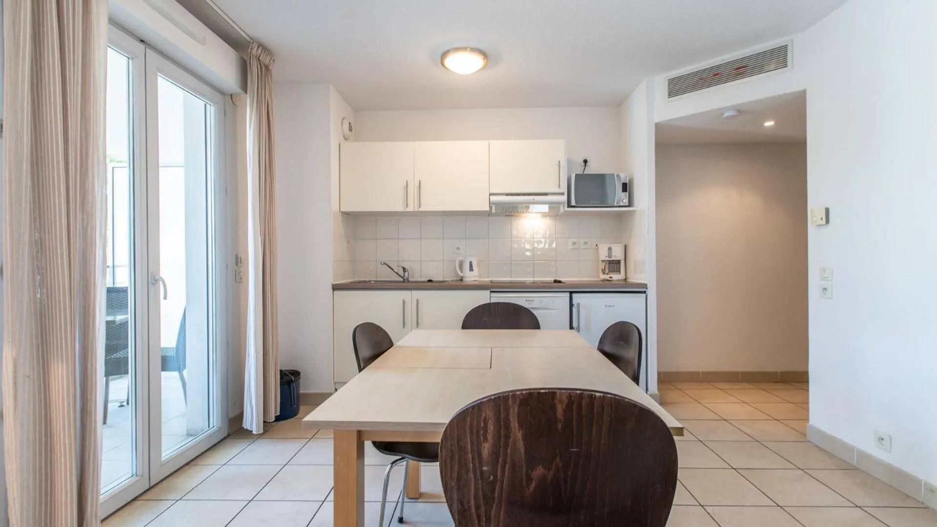 Kitchen or kitchenette in Vacancéole - Résidence Le Crystal