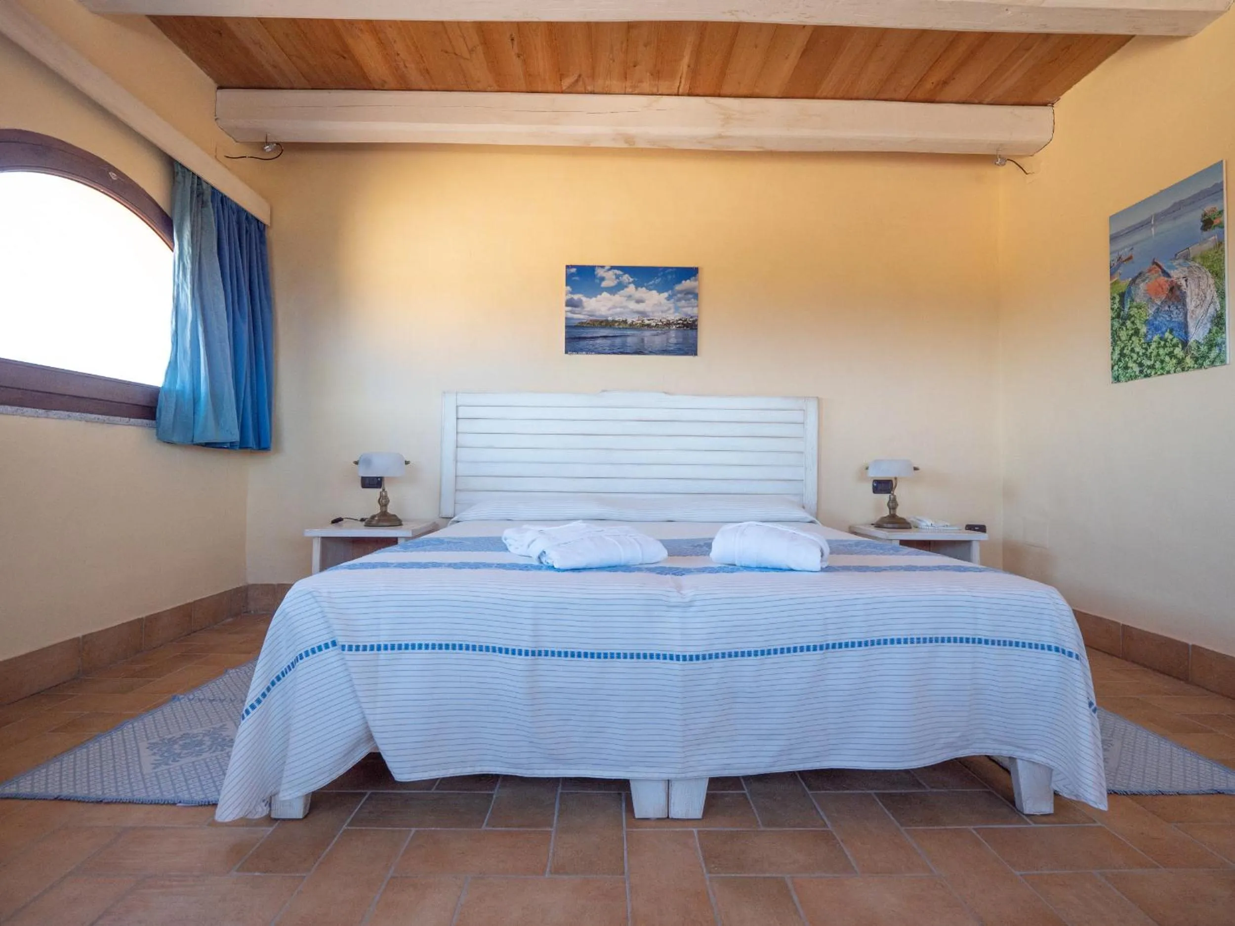 View (from property/room), Bed in Hotel Luci Del Faro