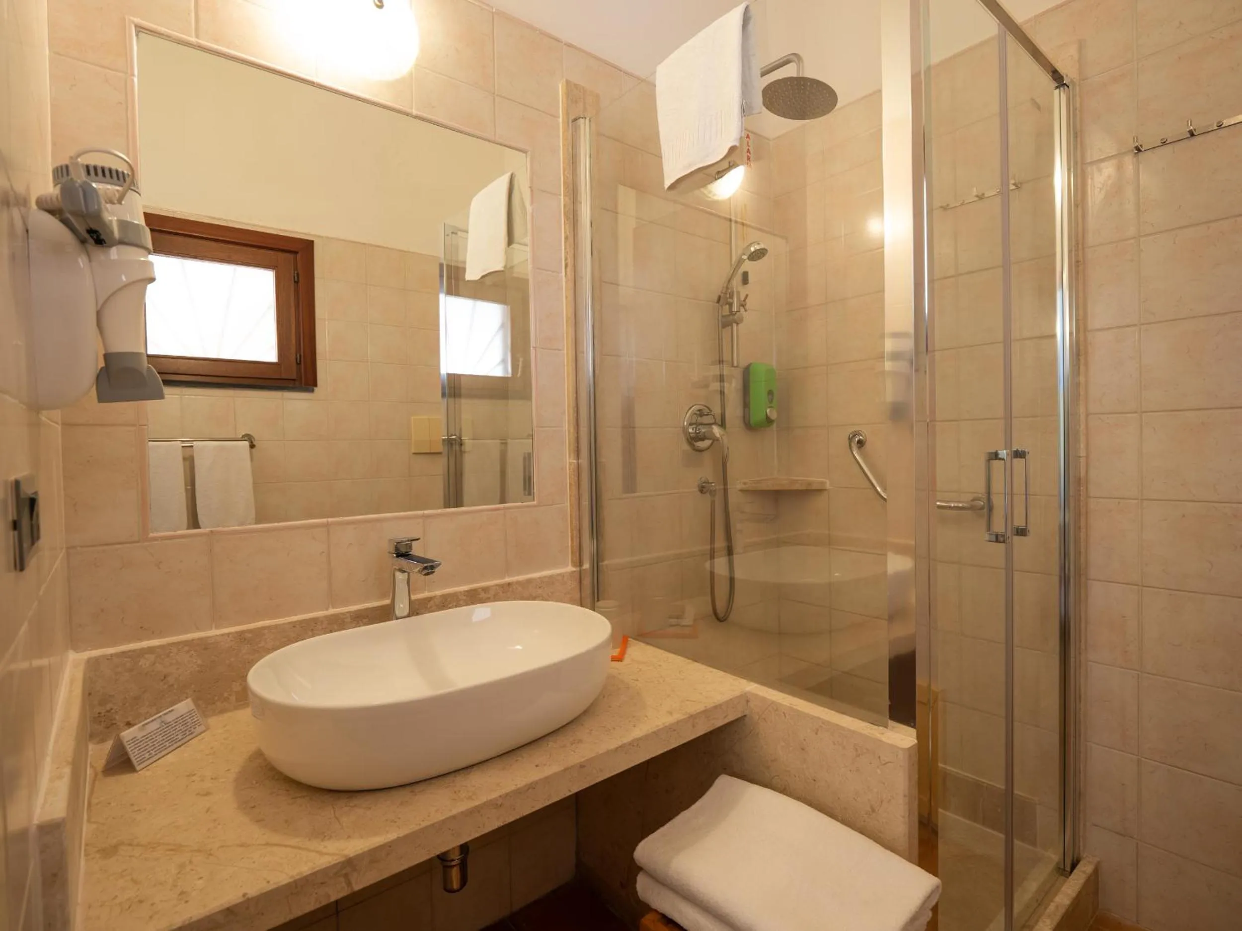 Bathroom in Hotel Luci Del Faro