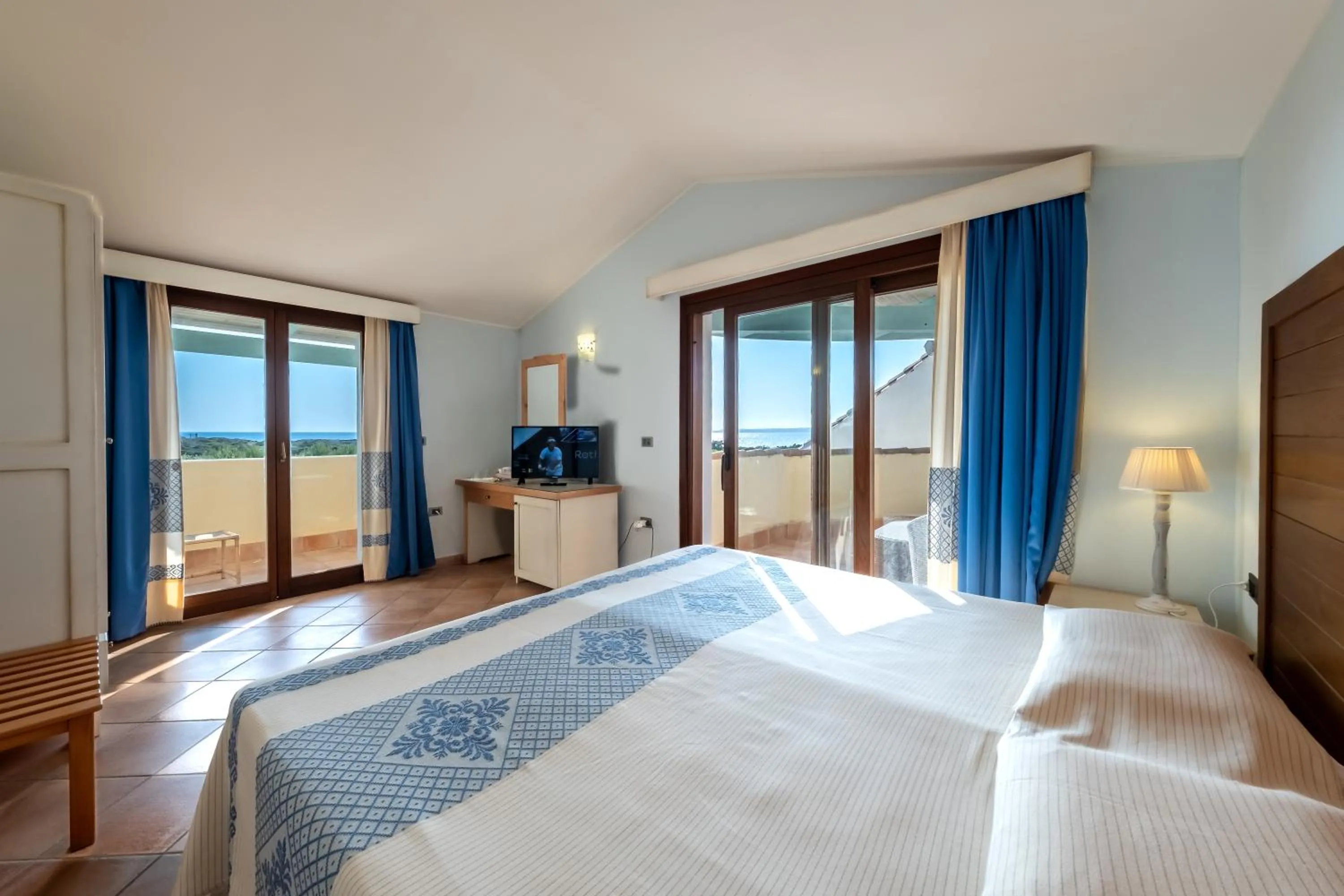 View (from property/room), Bed in Hotel Luci Del Faro