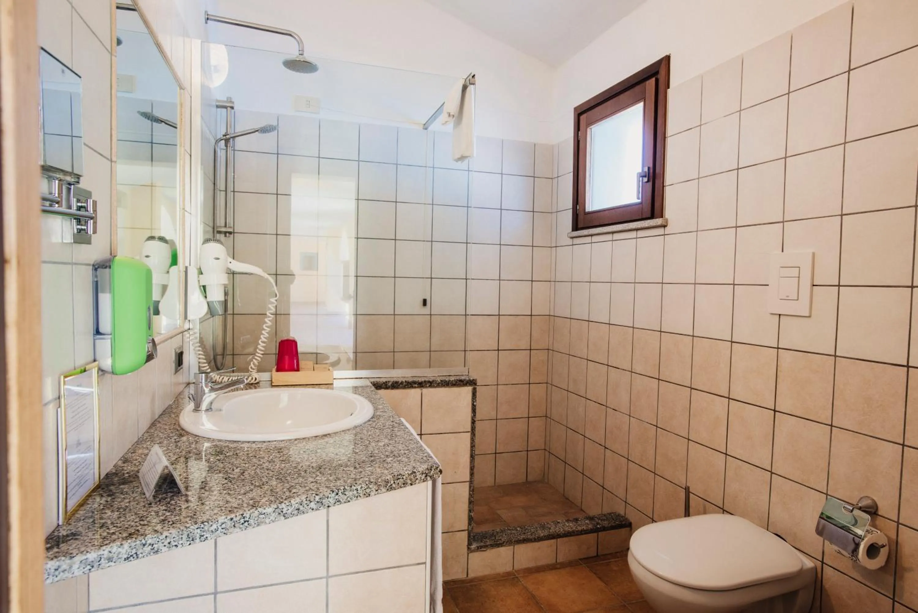 Shower in Hotel Luci Del Faro