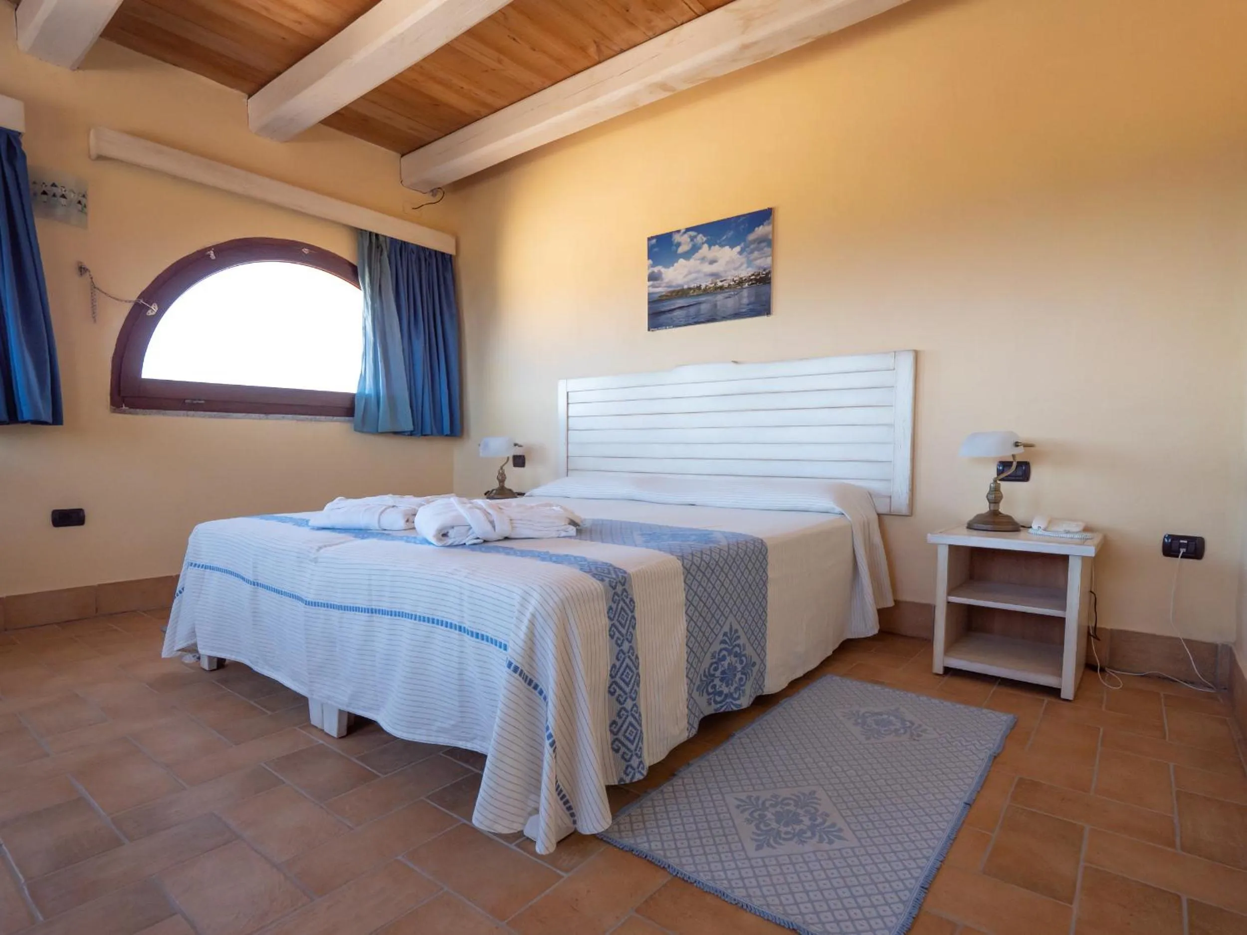 View (from property/room), Bed in Hotel Luci Del Faro