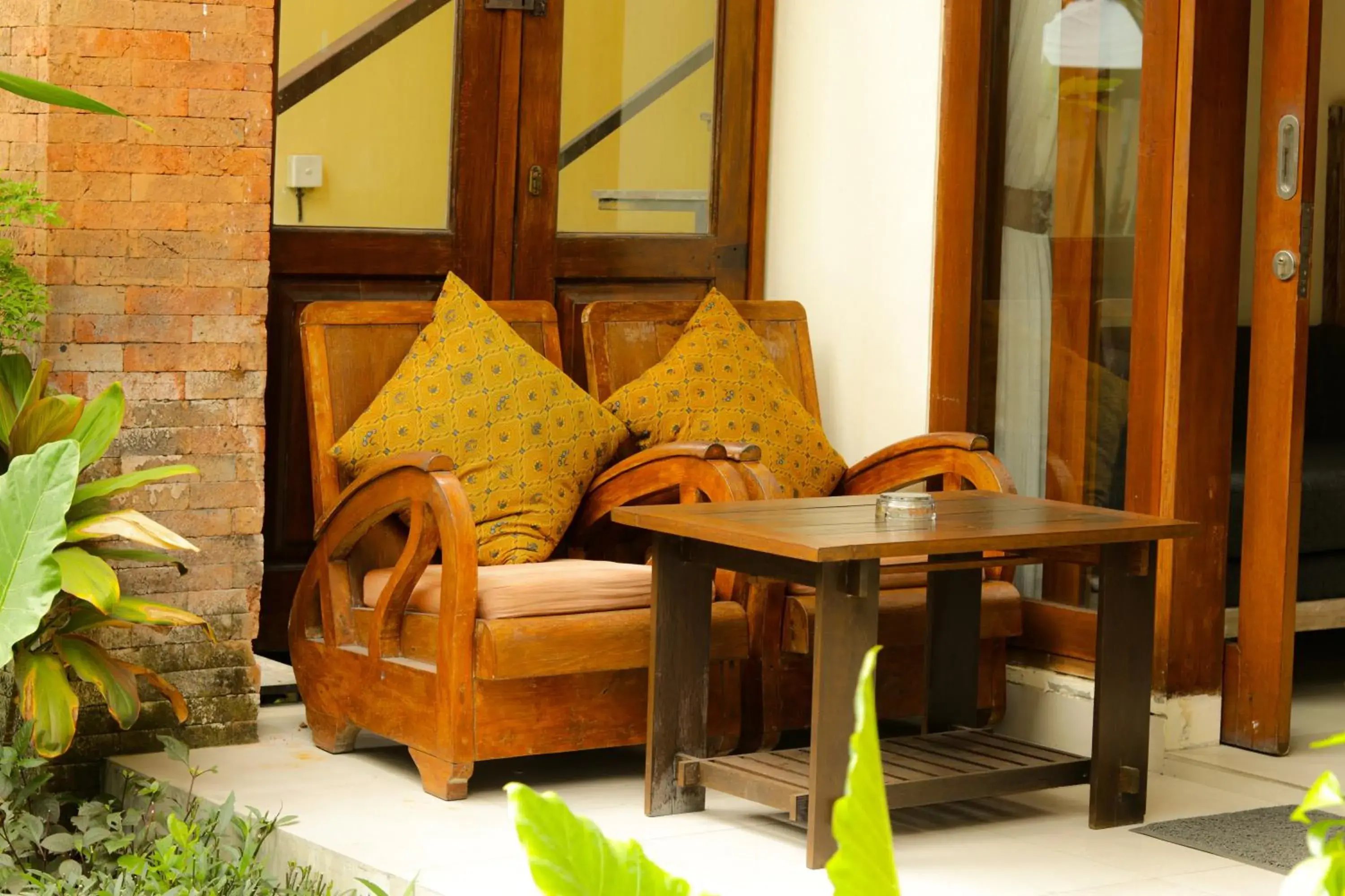 Twin Room with Pool View in Mina Pelasa Hotel Twin Room with Pool View in Mina Pelasa Hotel