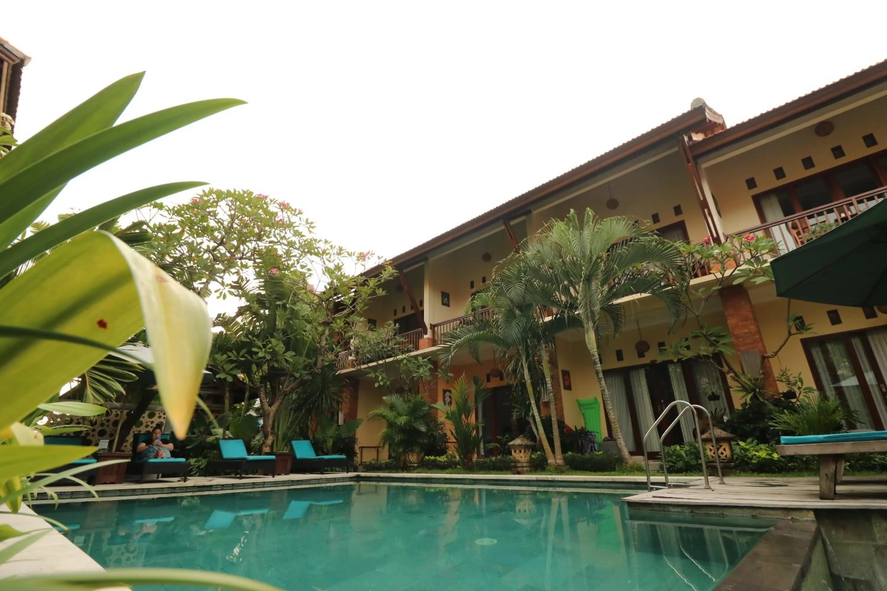Swimming pool in Mina Pelasa Hotel