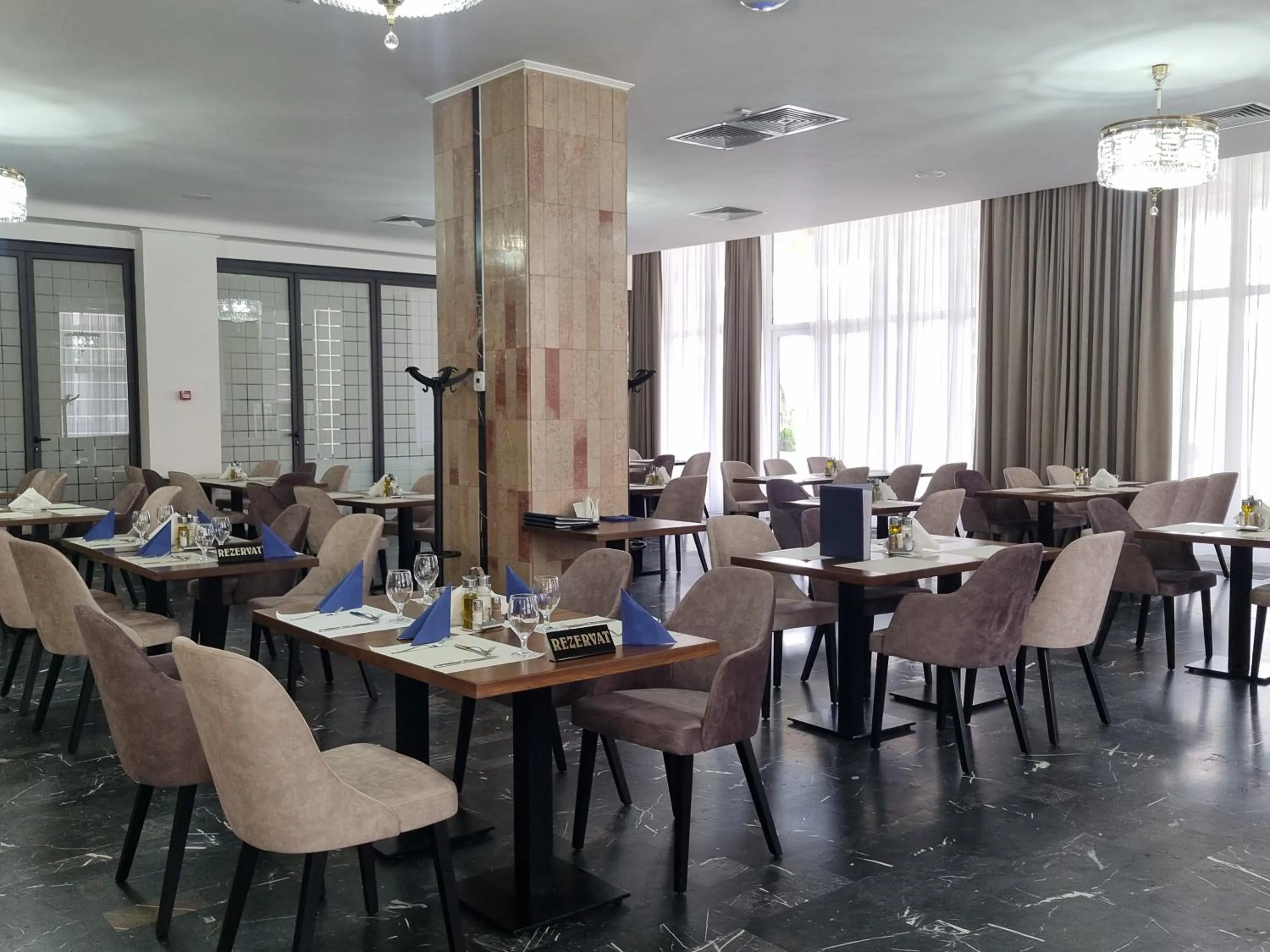 Restaurant/places to eat in Hotel Belvedere