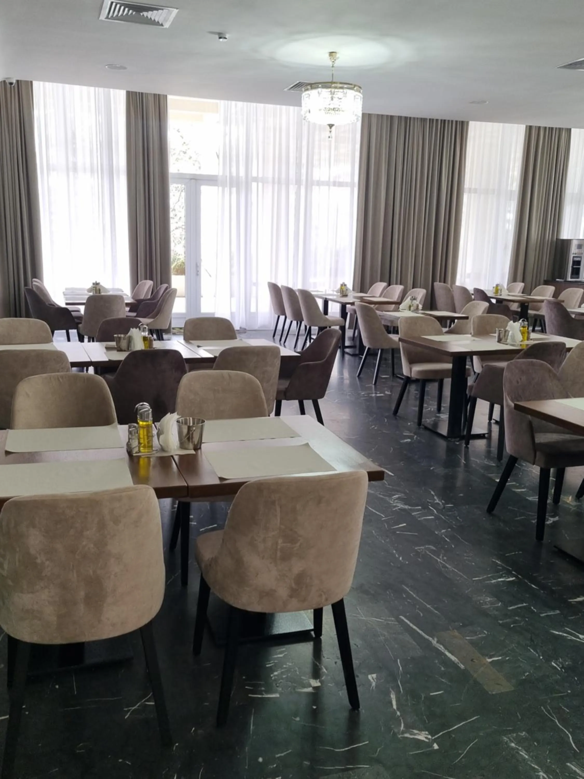 Restaurant/places to eat in Hotel Belvedere