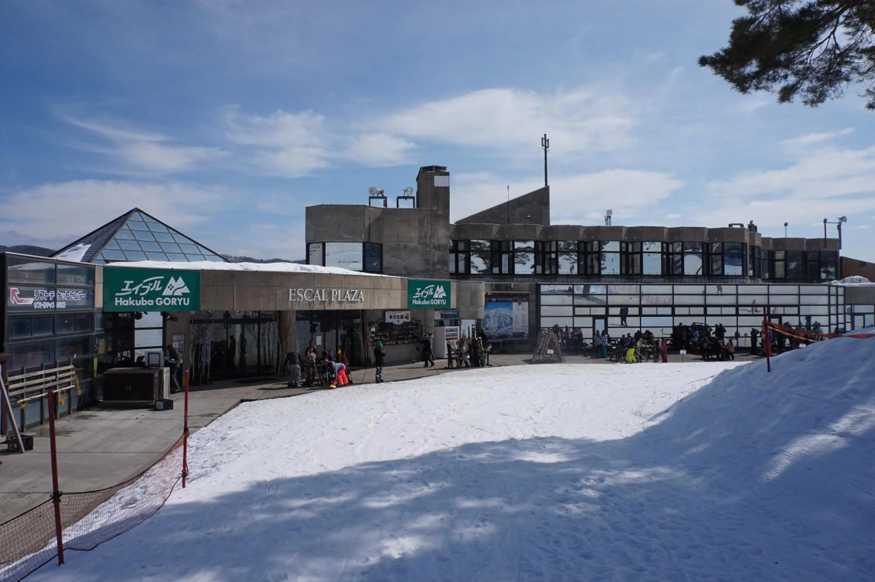 Skiing in Hakuba Ryujin Onsen RYOKAN SUI