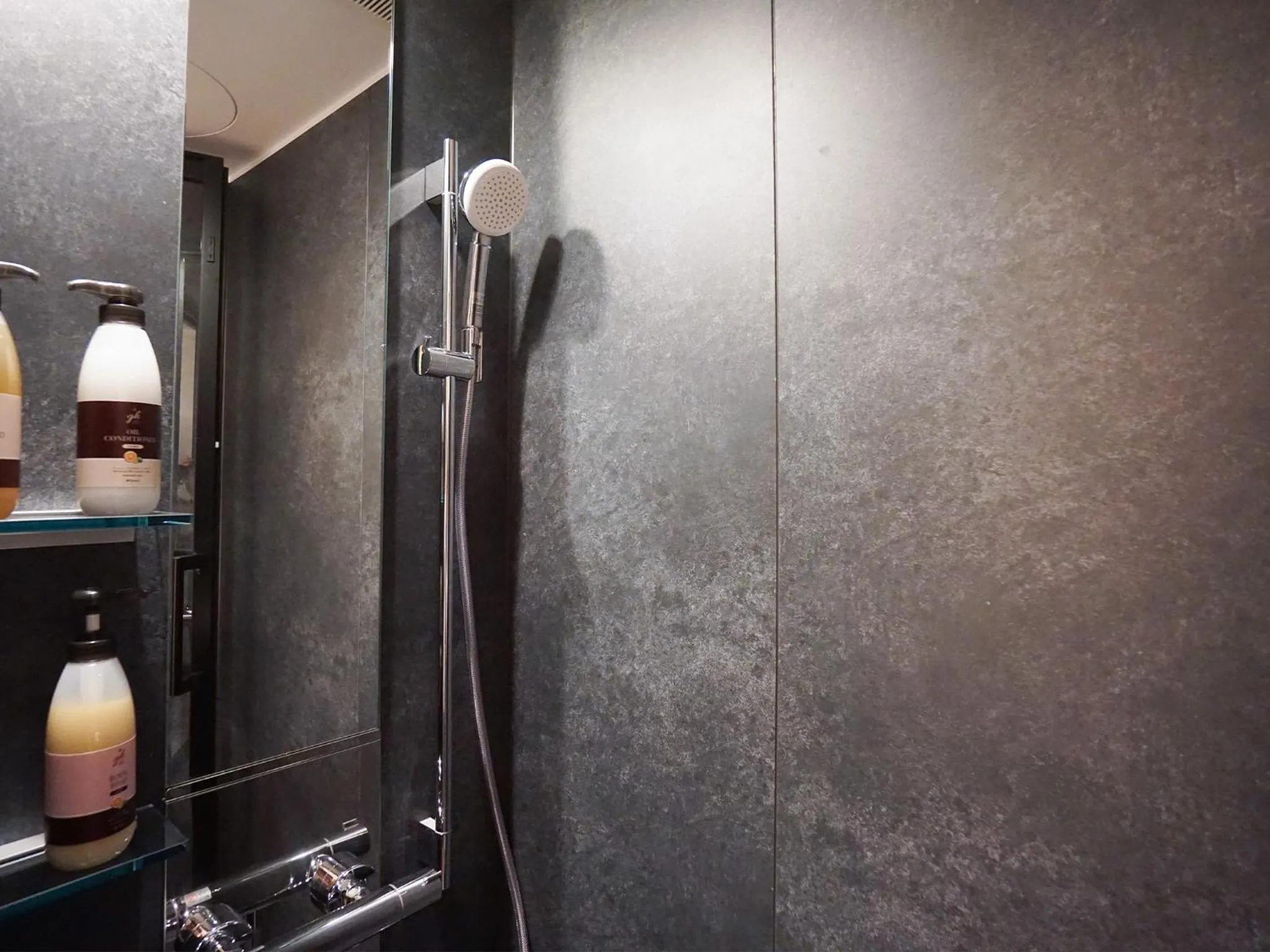 Shower in Hakuba Ryujin Onsen RYOKAN SUI