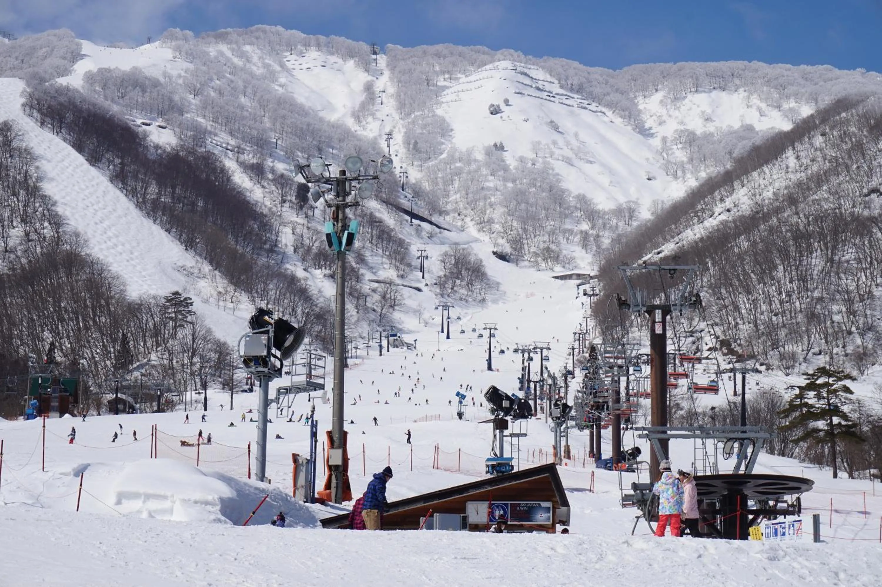 Skiing in Hakuba Ryujin Onsen RYOKAN SUI
