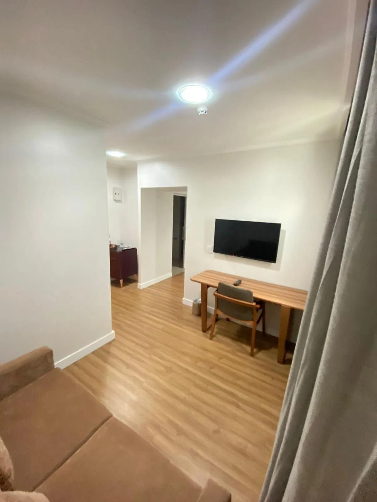 Communal lounge/ TV room in Oitis Hotel