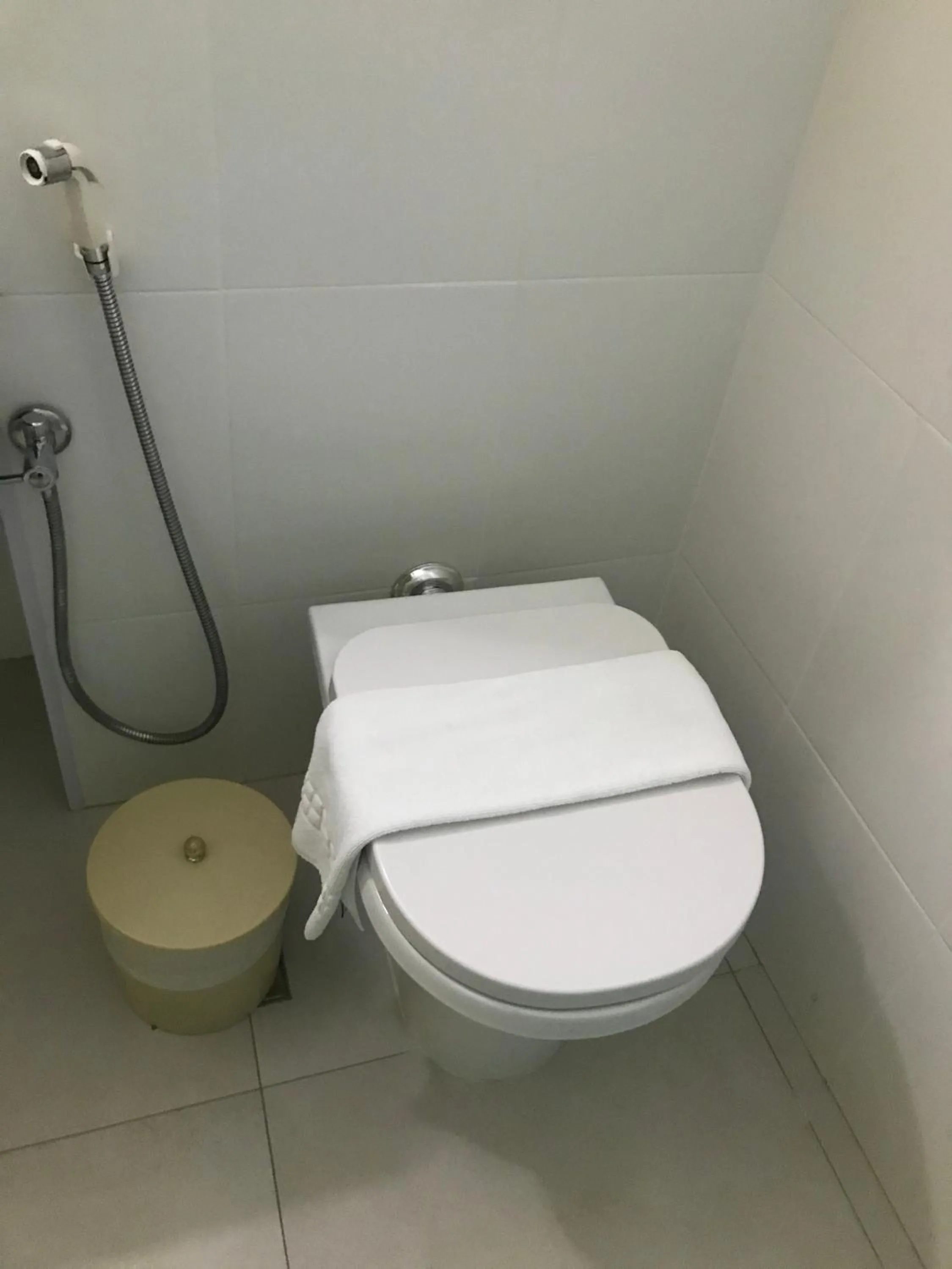 Toilet in Oitis Hotel