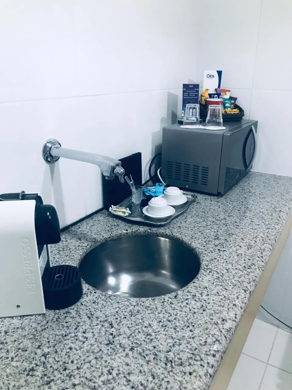 Coffee/tea facilities in Oitis Hotel