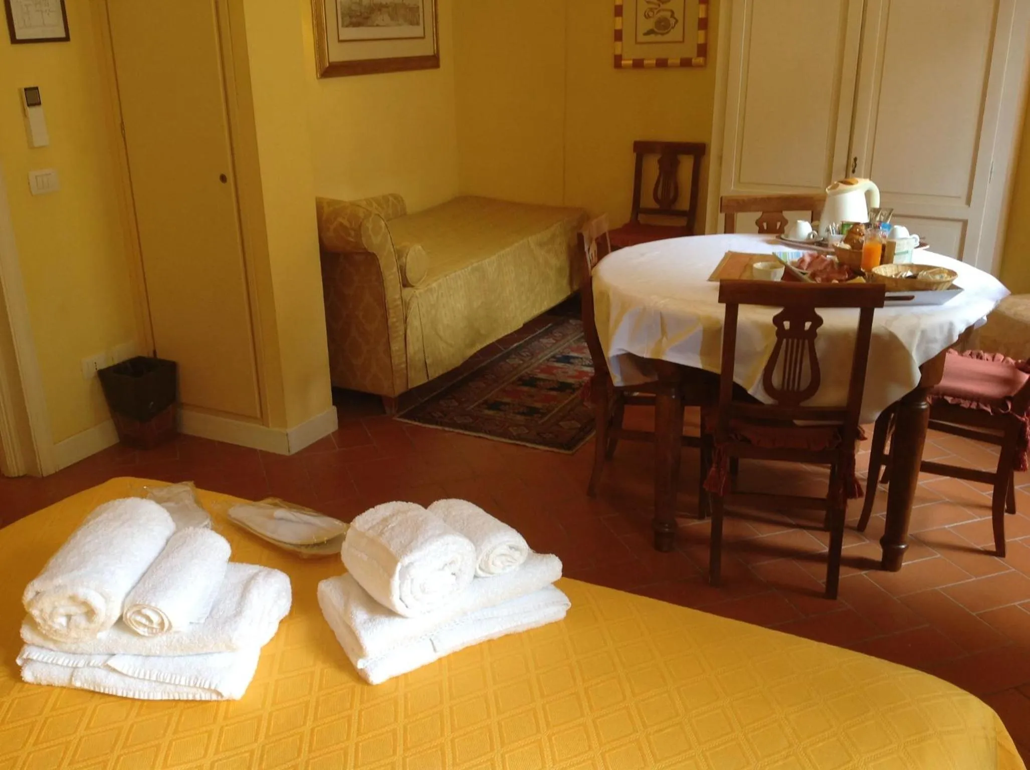 TV and multimedia, Bed in La Casa Del Garbo - Luxury Rooms & Suite