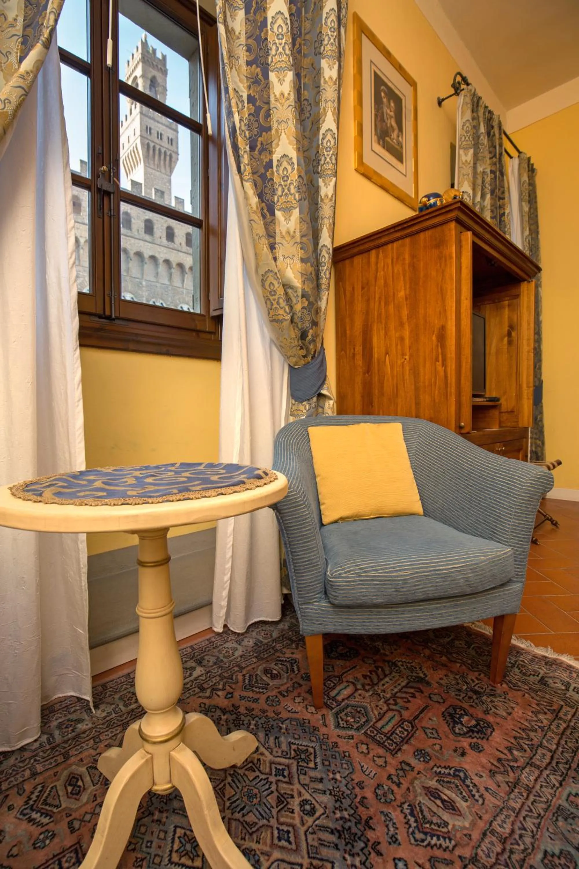 TV and multimedia in La Casa Del Garbo - Luxury Rooms & Suite