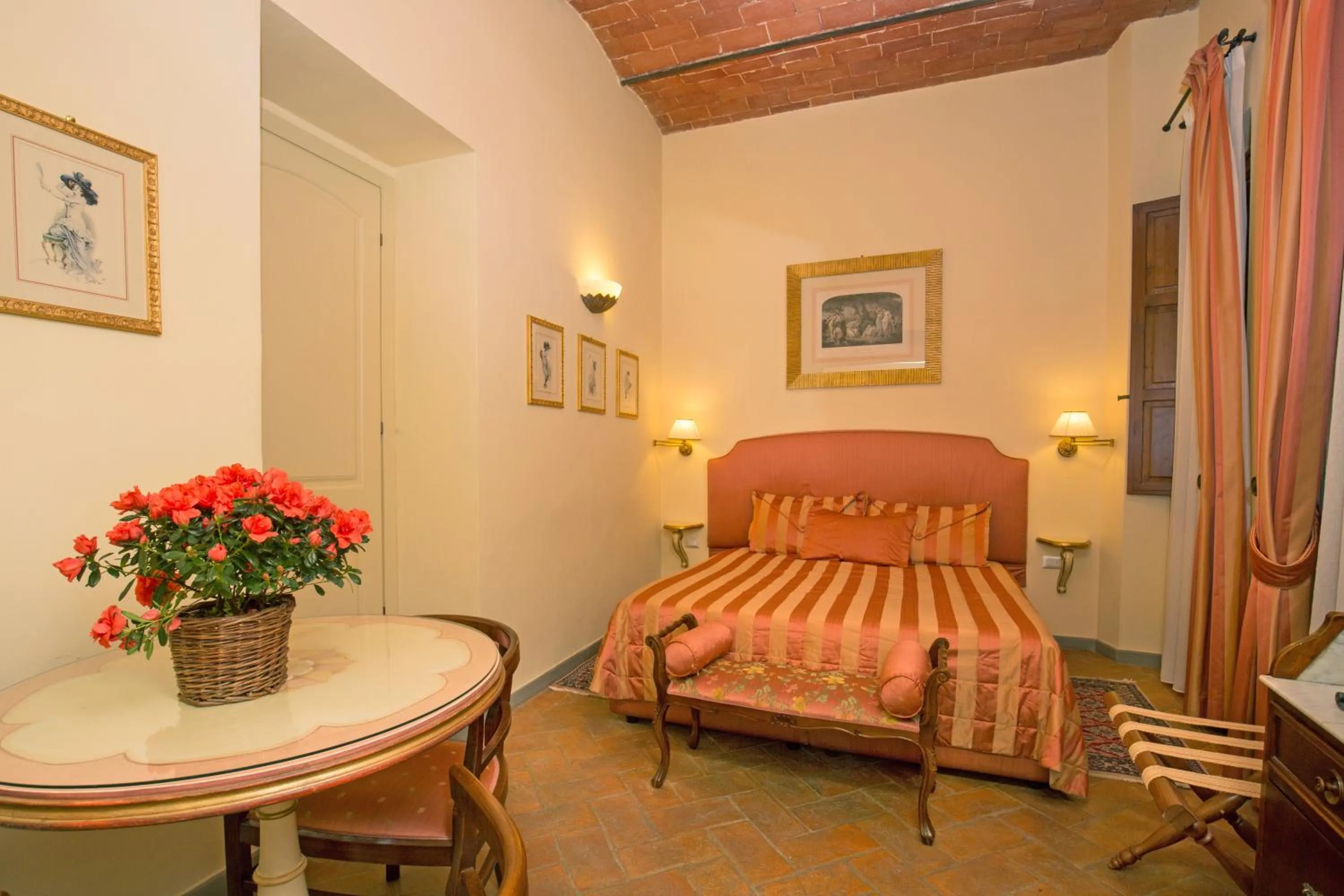 Bed in La Casa Del Garbo - Luxury Rooms & Suite