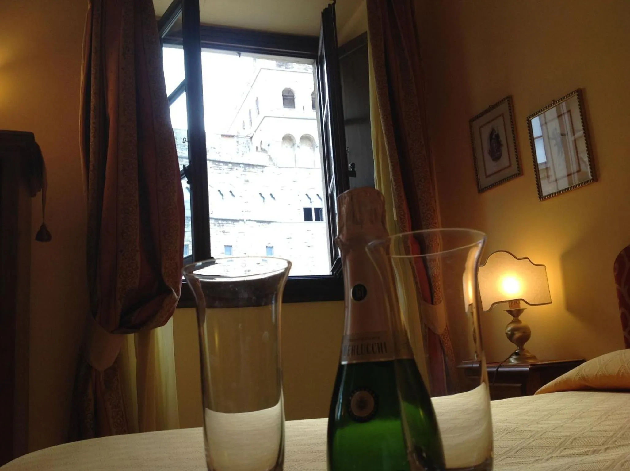 TV and multimedia, Bed in La Casa Del Garbo - Luxury Rooms & Suite