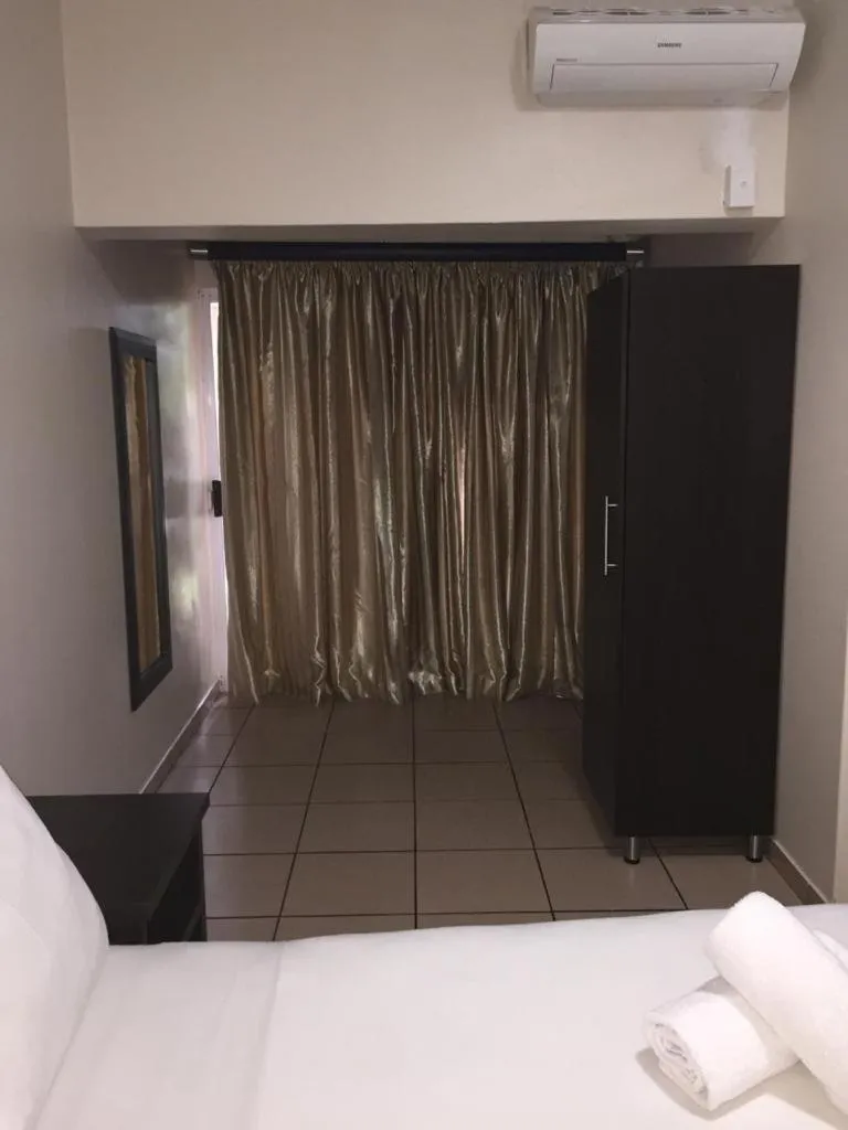 Bedroom, Bed in Bayside Hotel Empangeni