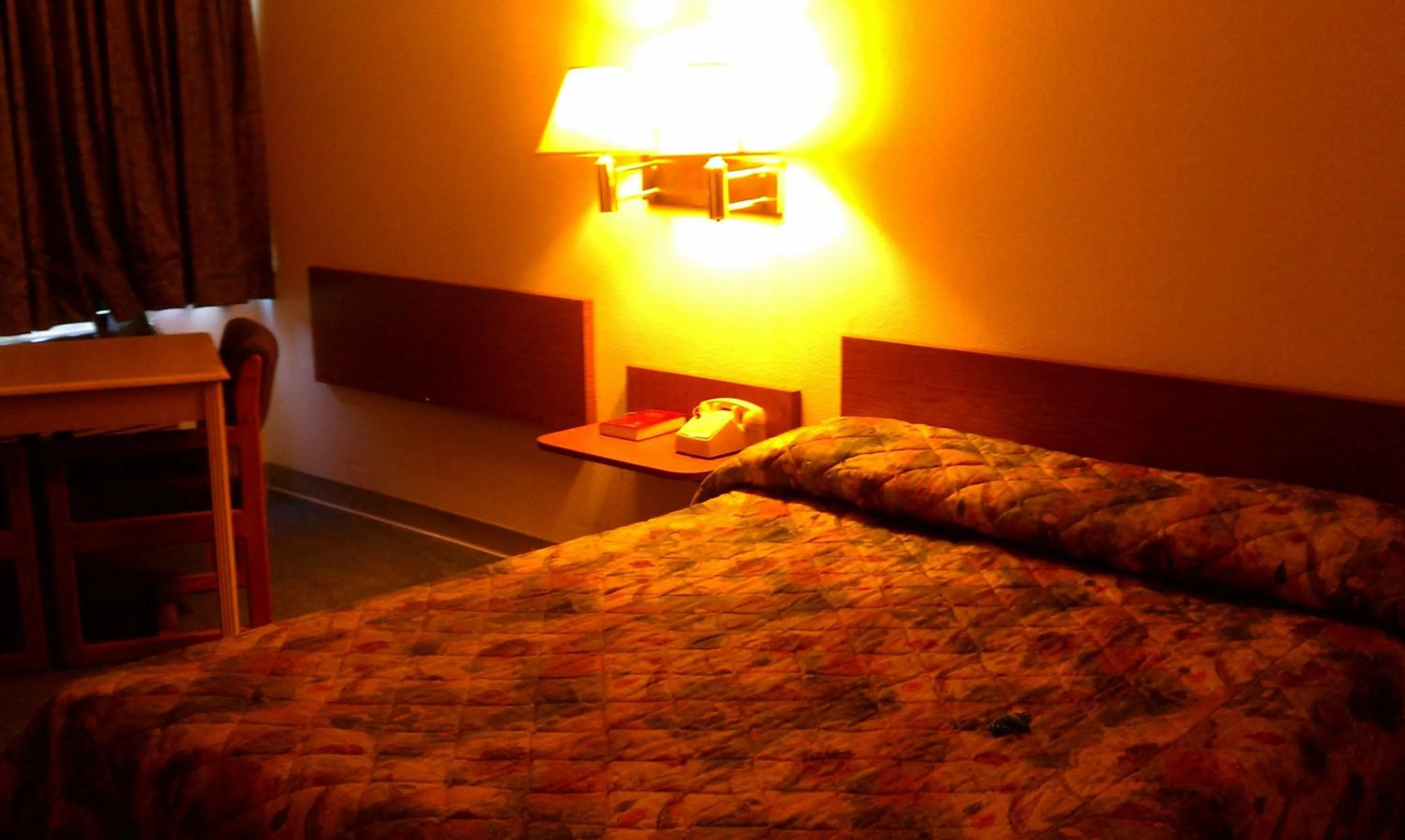 Decorative detail, Bed in Colorado River Value Inn