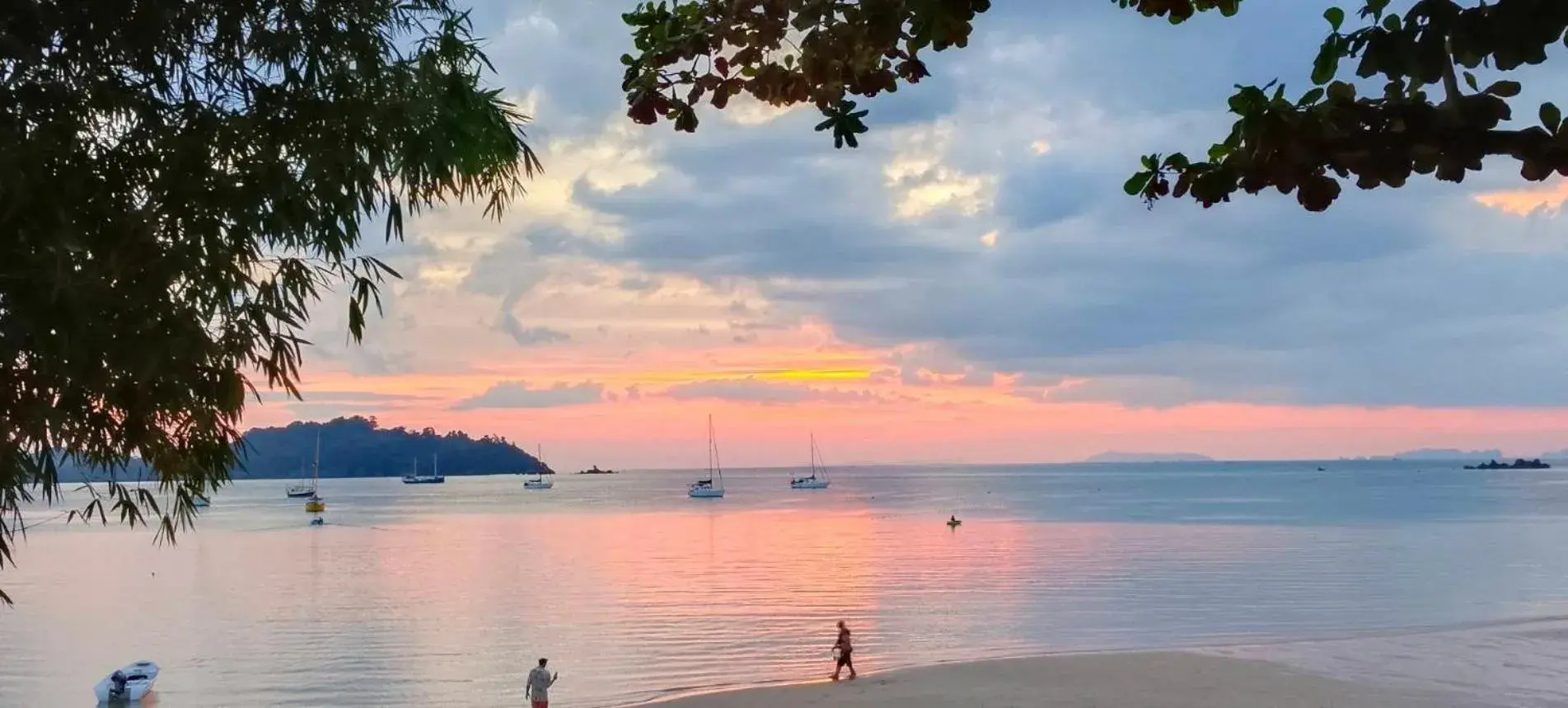 Family Room with Balcony in Baan Suan Kayoo 2 Buffalo Bay Aow Khao Kwai Family Room with Balcony in Baan Suan Kayoo 2 Buffalo Bay Aow Khao Kwai