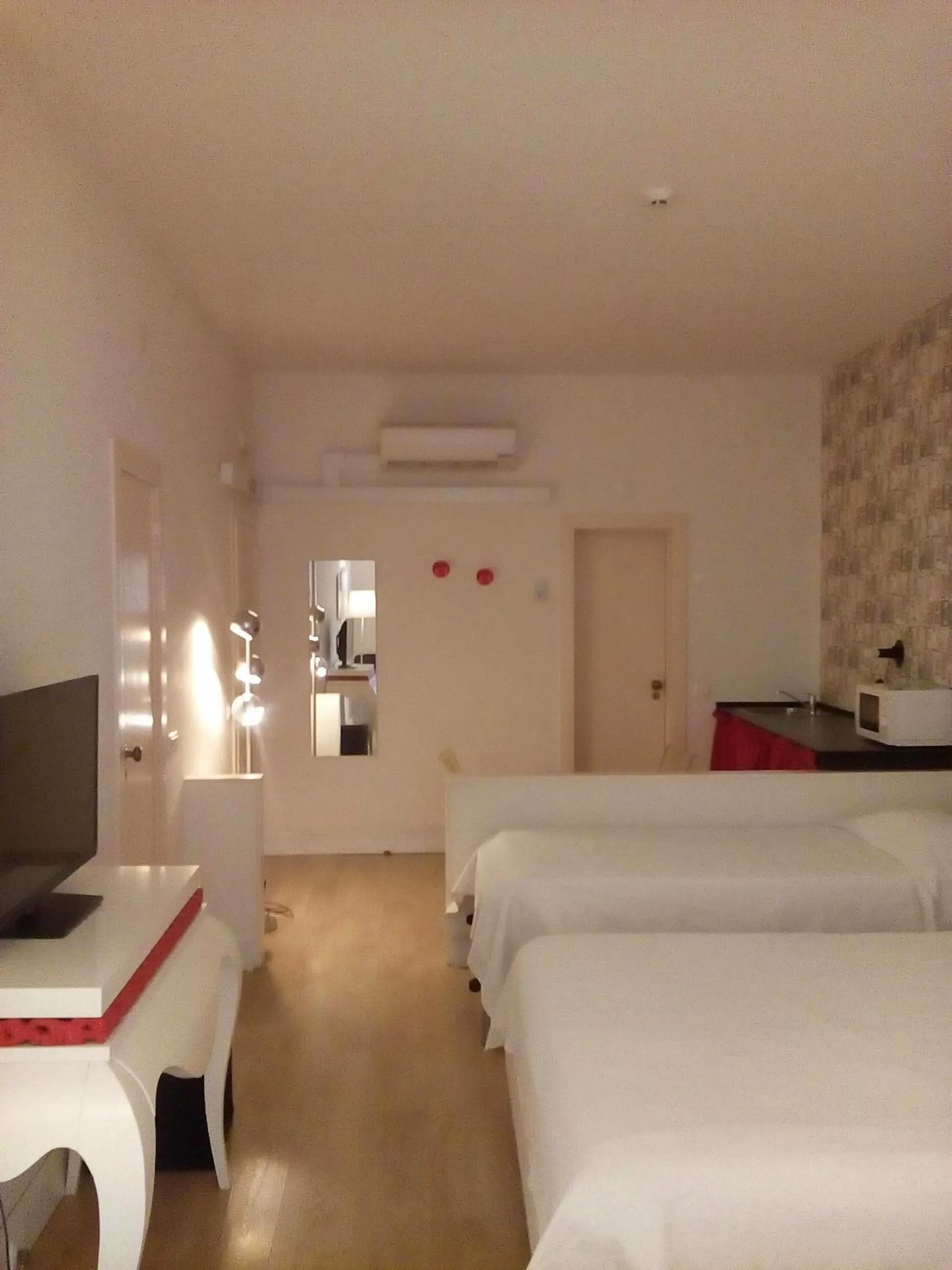 Photo of the whole room, Bed in Evora Inn