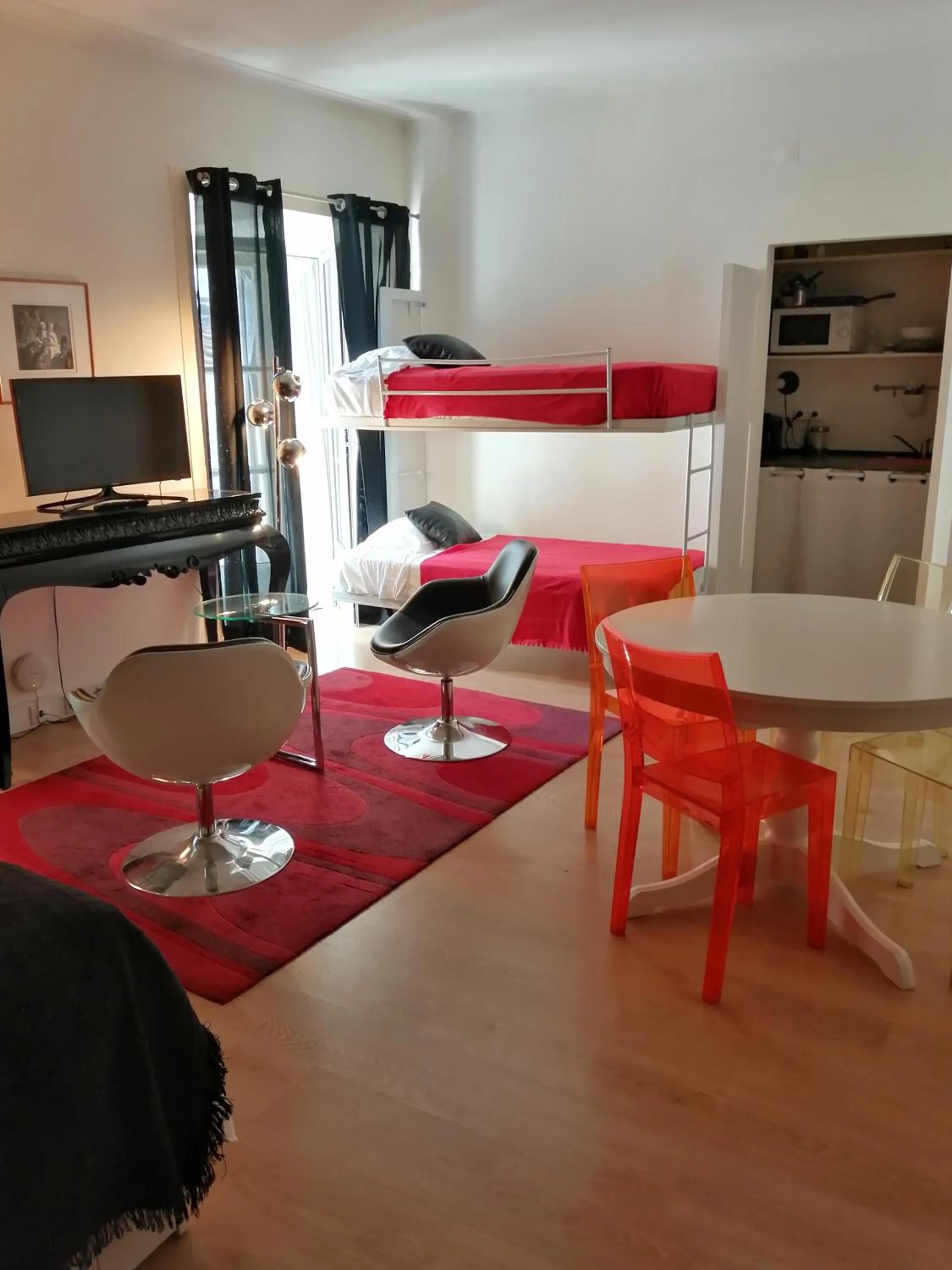 bunk bed in Evora Inn