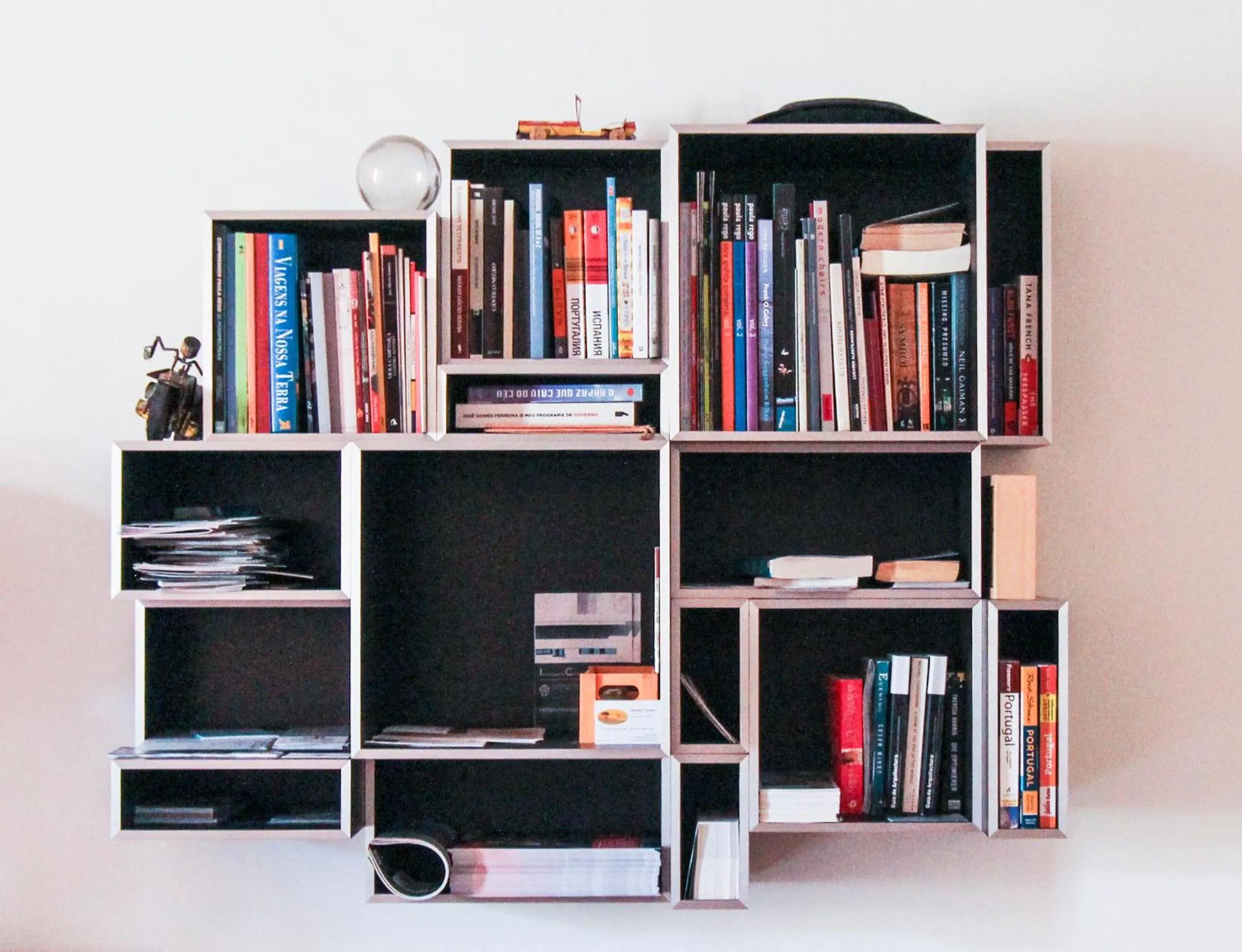 Decorative detail in Evora Inn