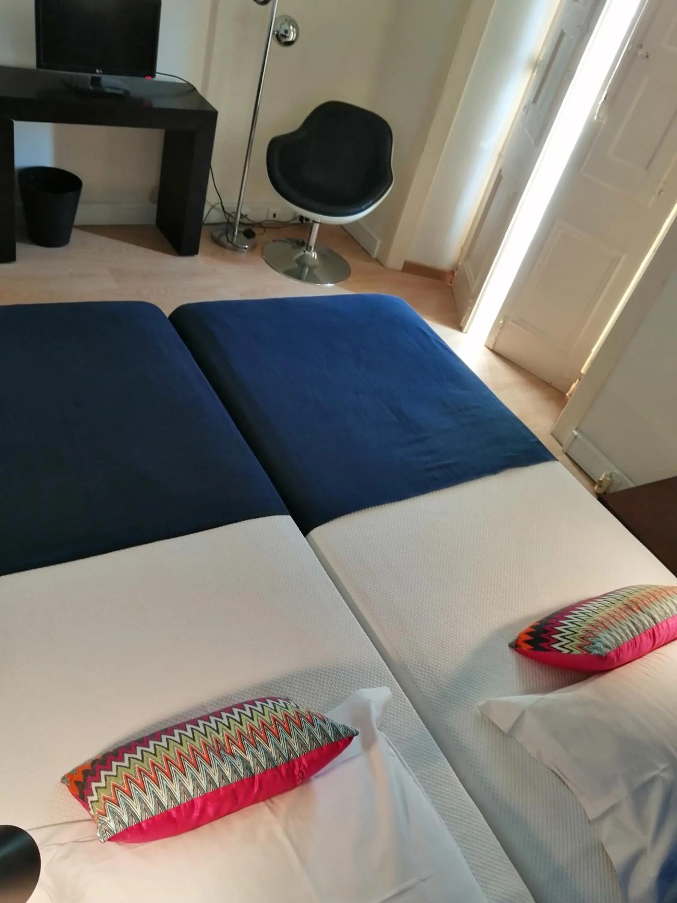 Bedroom, Bed in Evora Inn