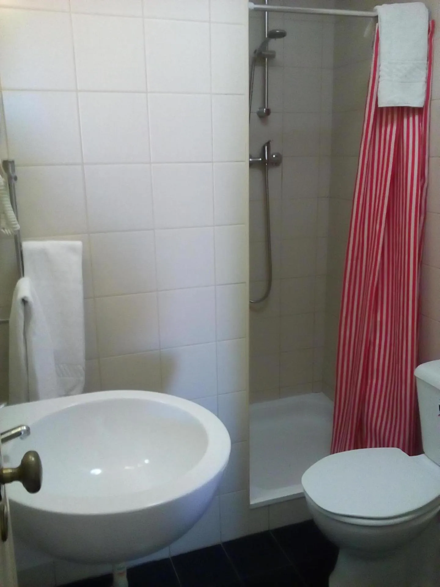 Bathroom in Evora Inn