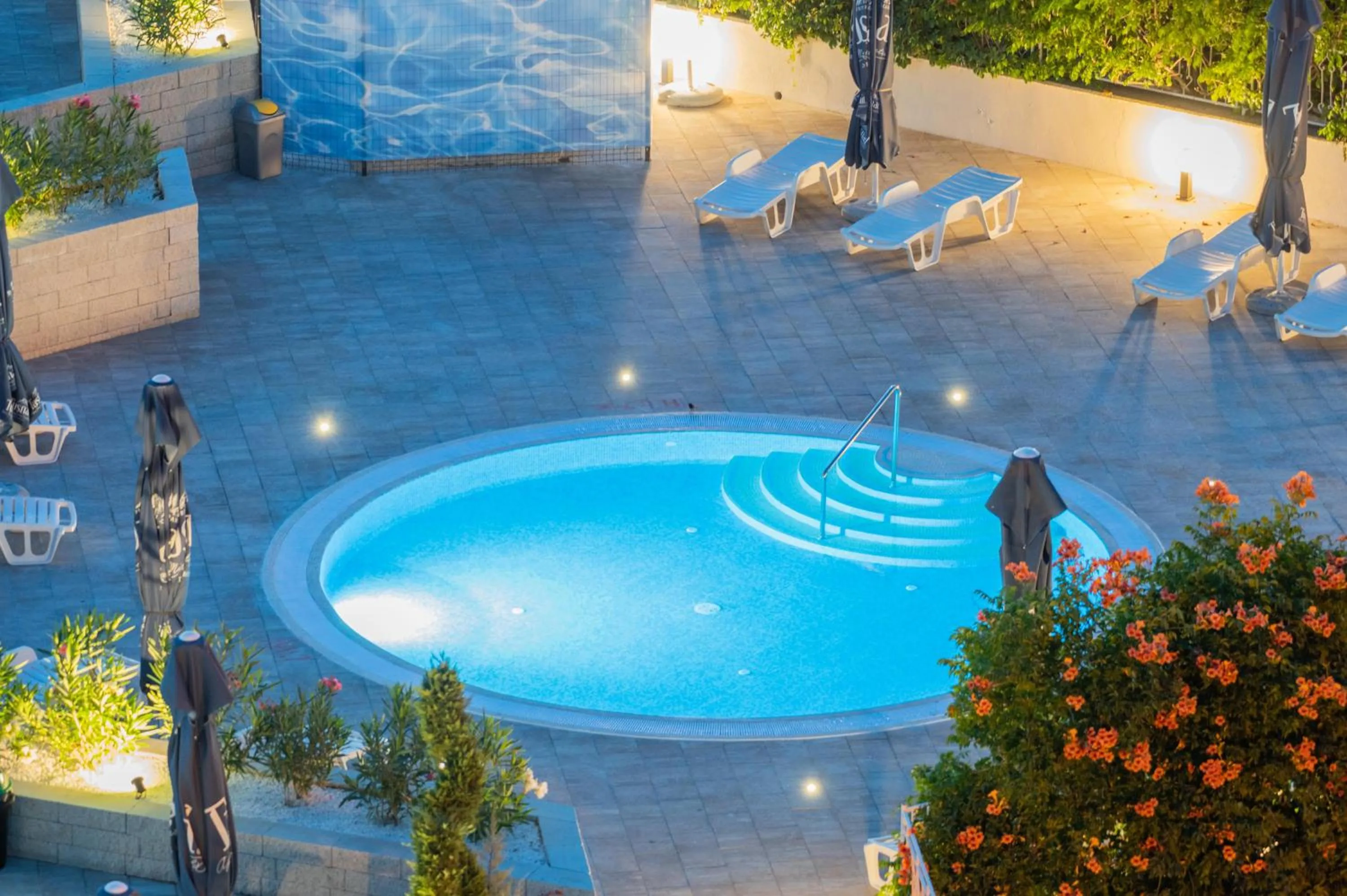 Swimming pool in Hotel Orfeu