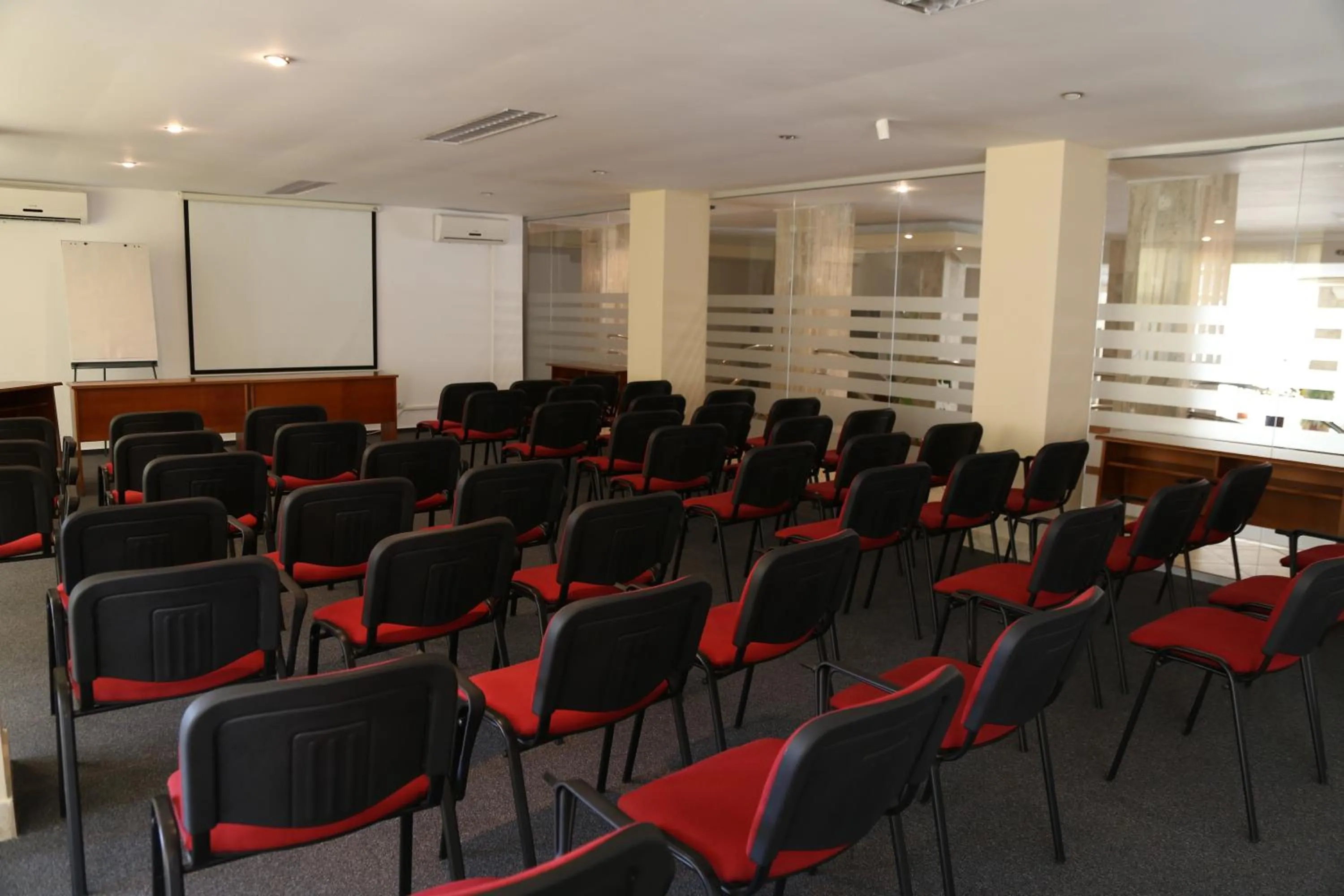 Business facilities in Hotel Orfeu