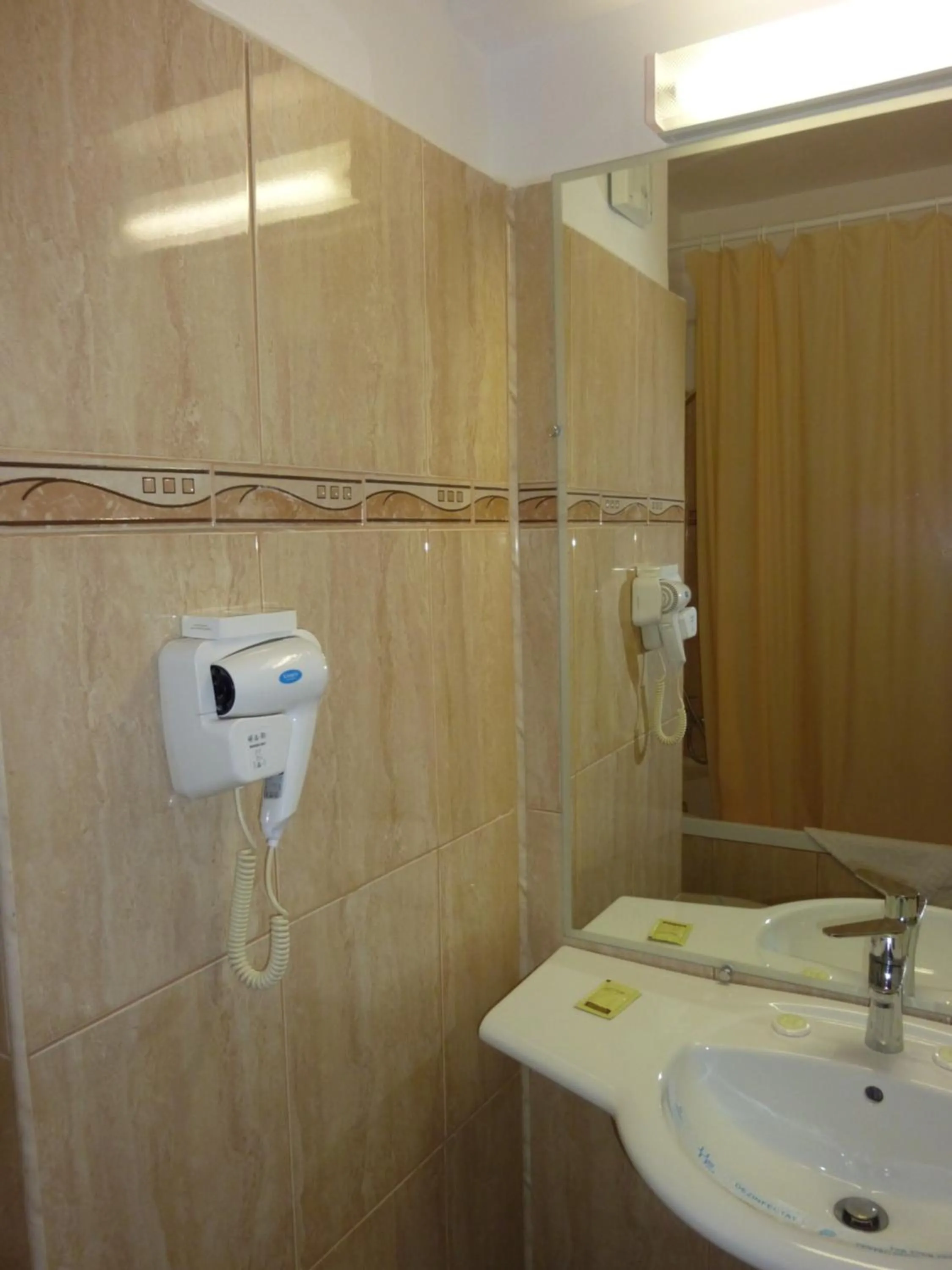 Bathroom in Hotel Orfeu