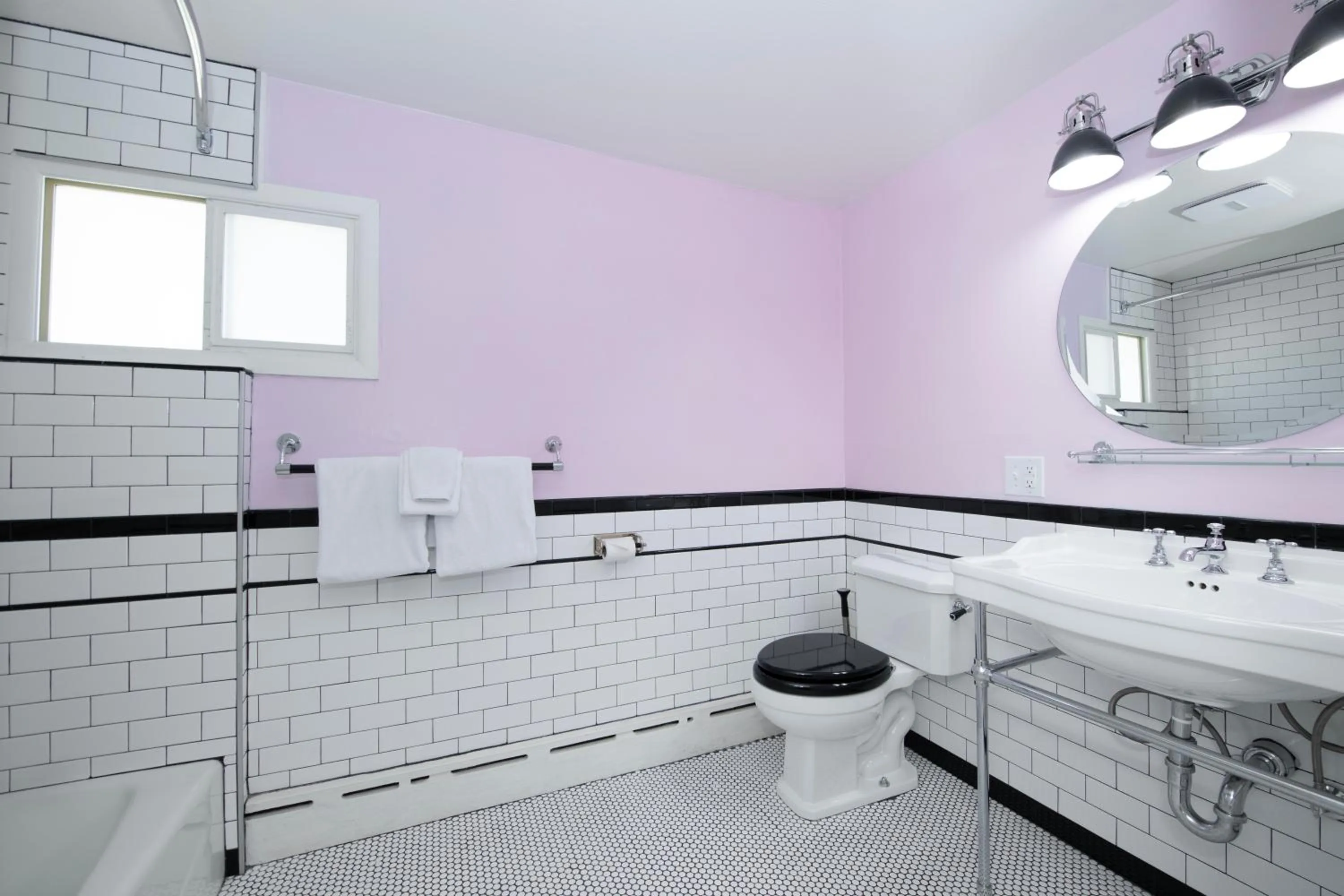 Toilet in Sapphire Motel Midtown Bozeman