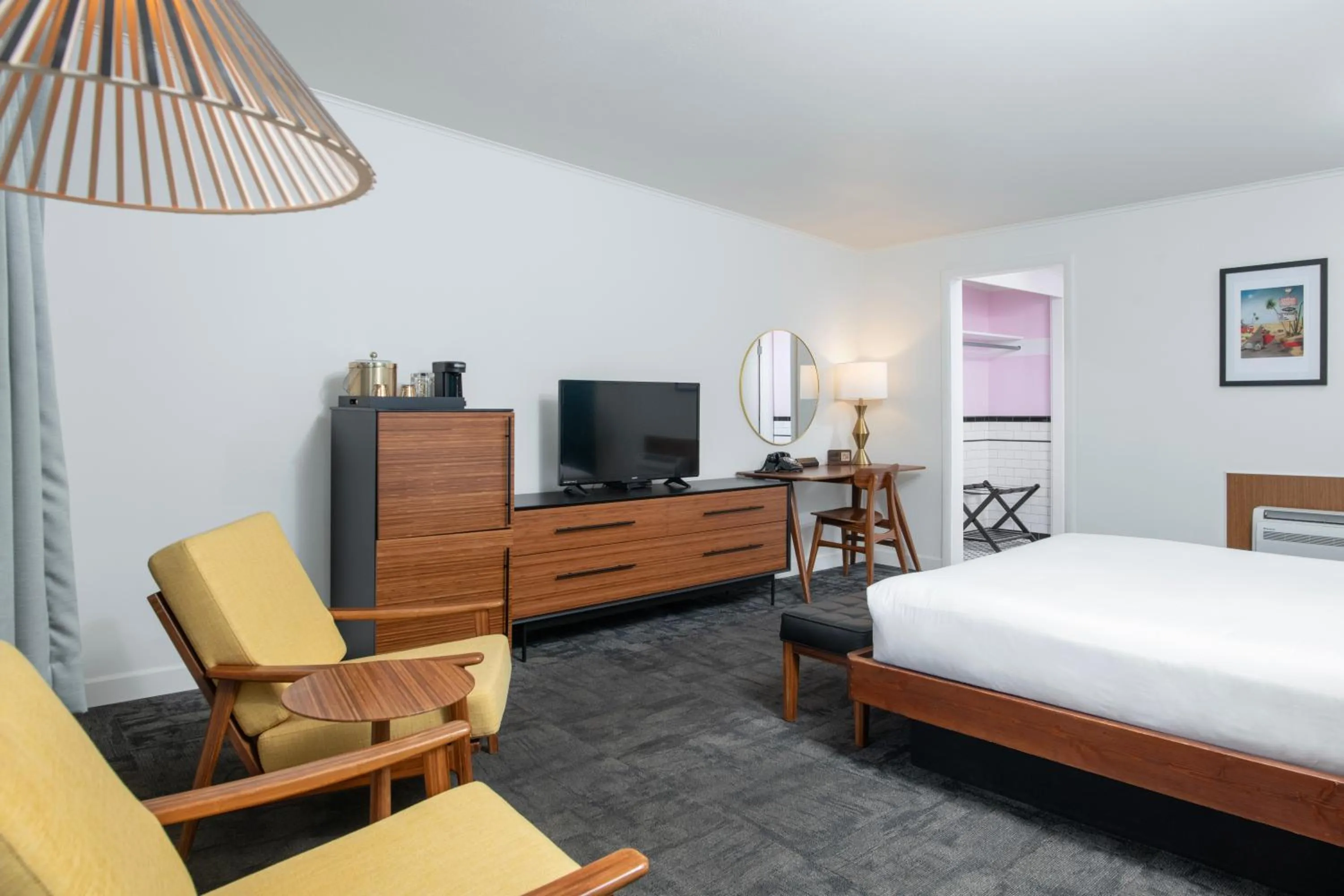 TV and multimedia, Bed in Sapphire Motel Midtown Bozeman