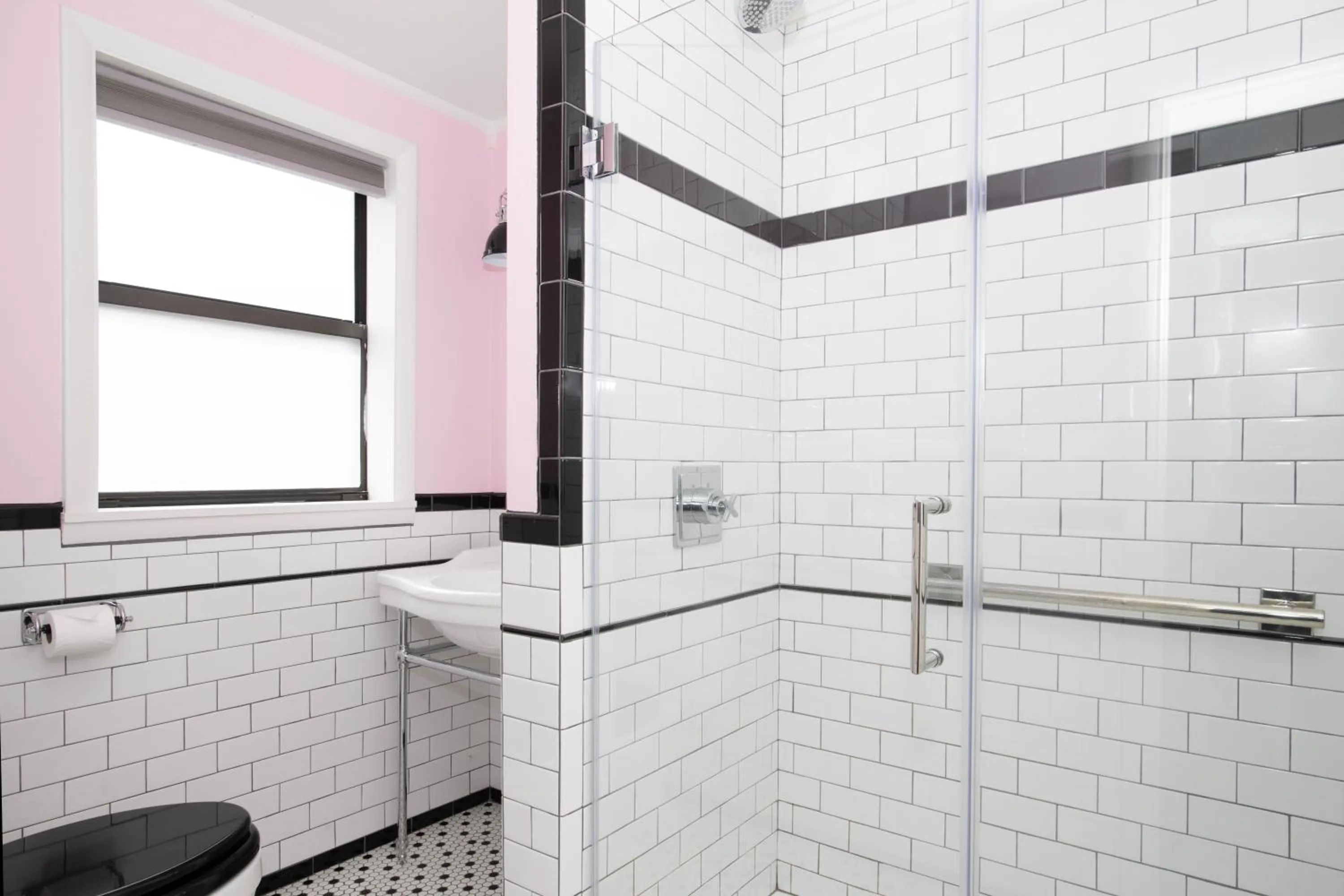 Shower in Sapphire Motel Midtown Bozeman