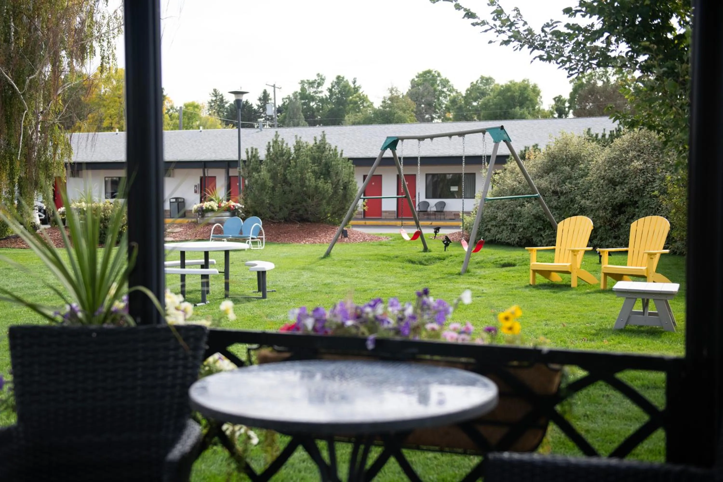 Property building in Sapphire Motel Midtown Bozeman