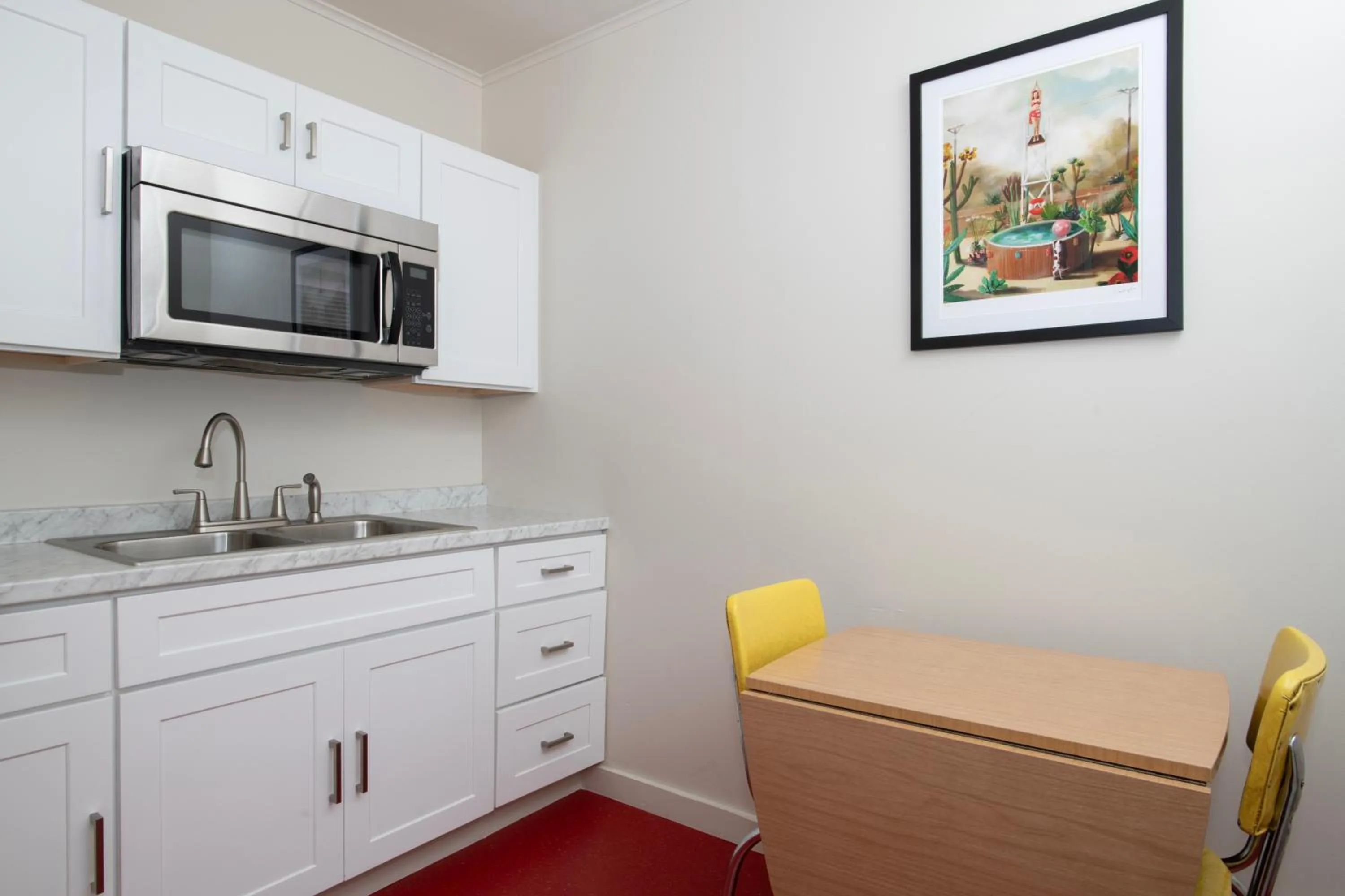 Kitchen or kitchenette in Sapphire Motel Midtown Bozeman