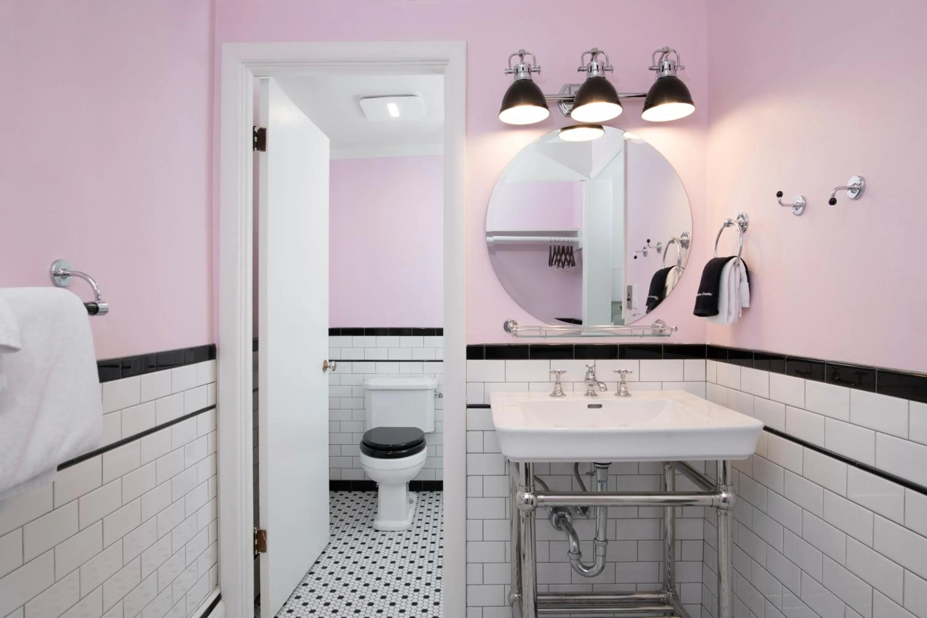 Bathroom in Sapphire Motel Midtown Bozeman