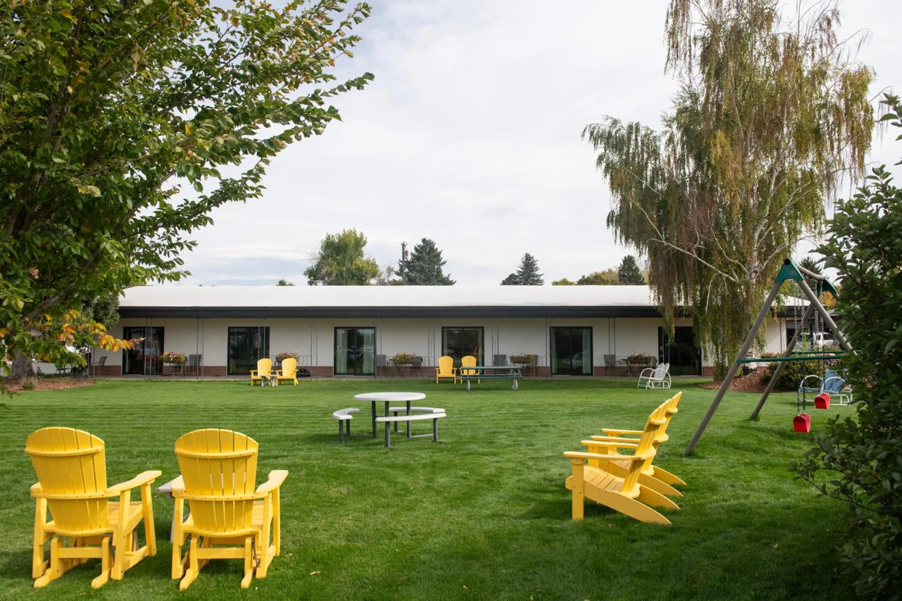 Property building in Sapphire Motel Midtown Bozeman