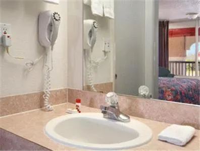 Super 8 by Wyndham Oklahoma Fairgrounds