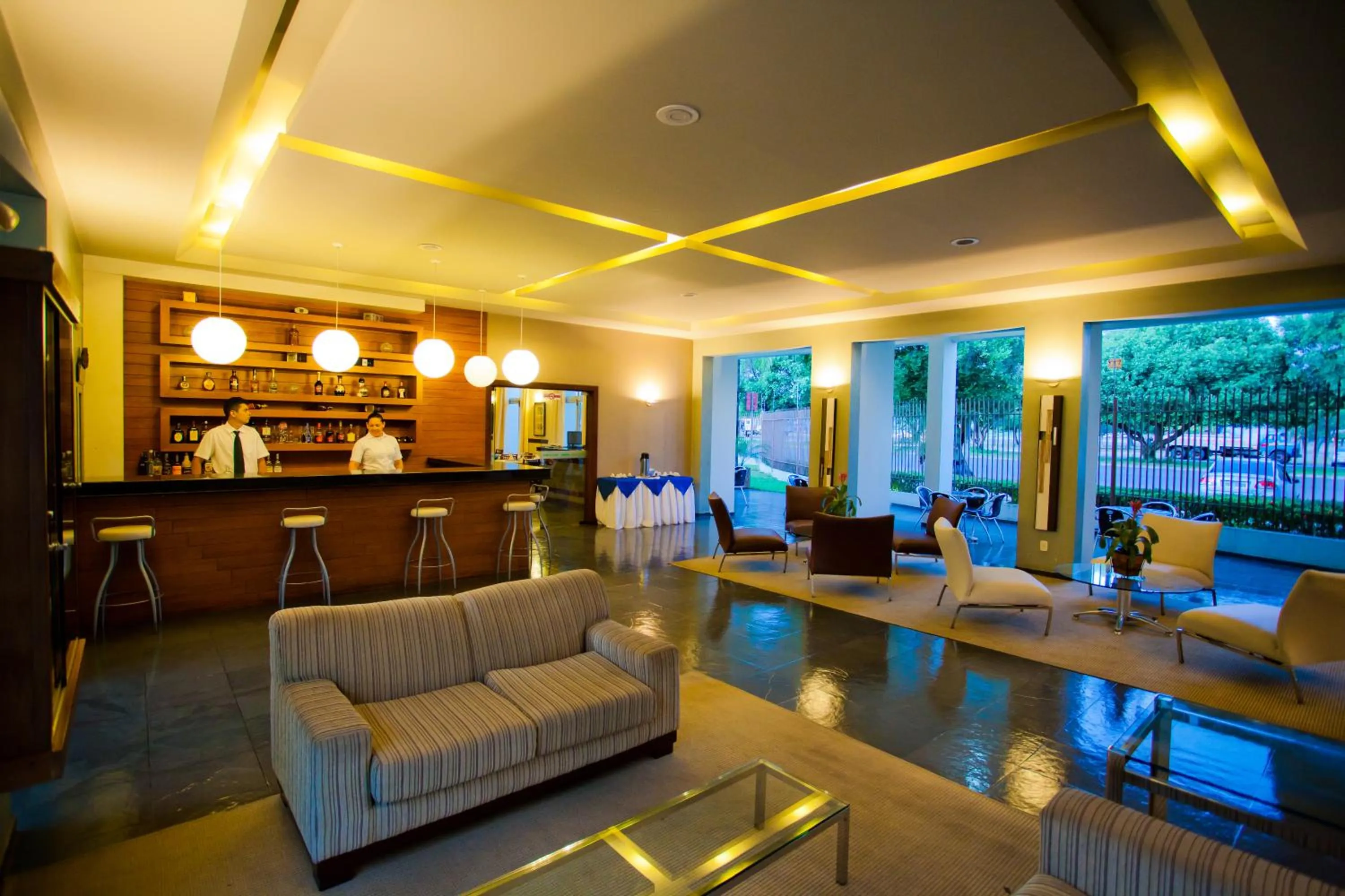 Lounge or bar in Aipana Plaza Hotel