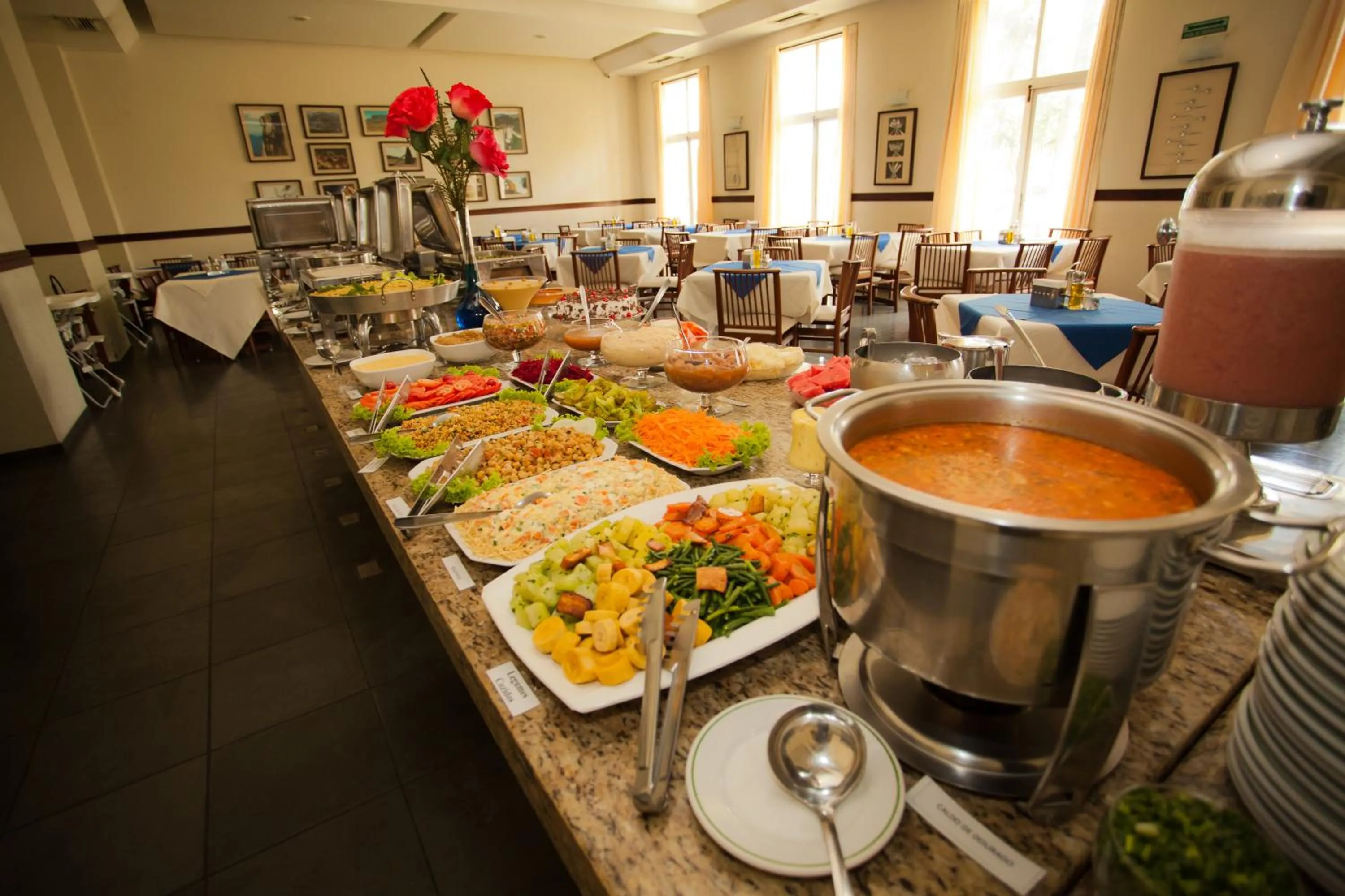 Restaurant/places to eat in Aipana Plaza Hotel