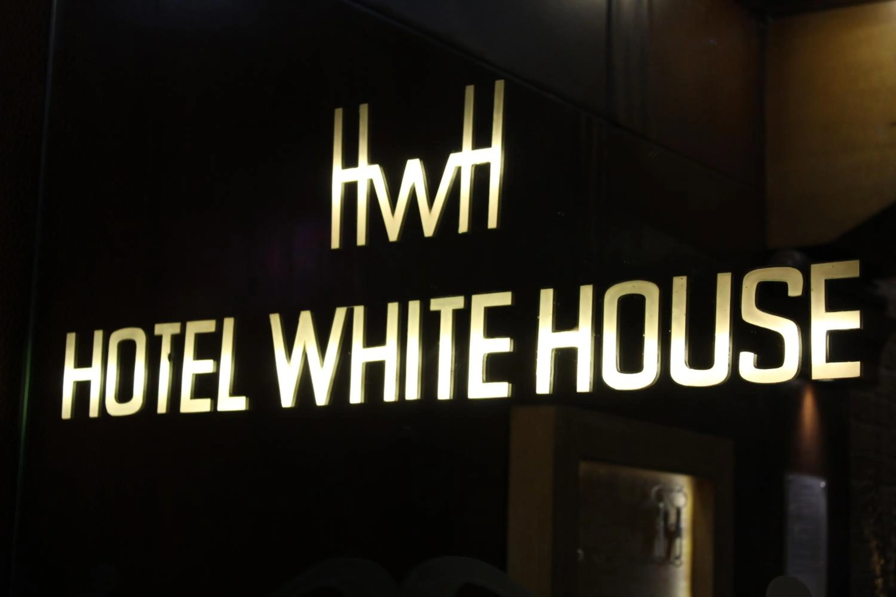Logo/Certificate/Sign in Hotel White House