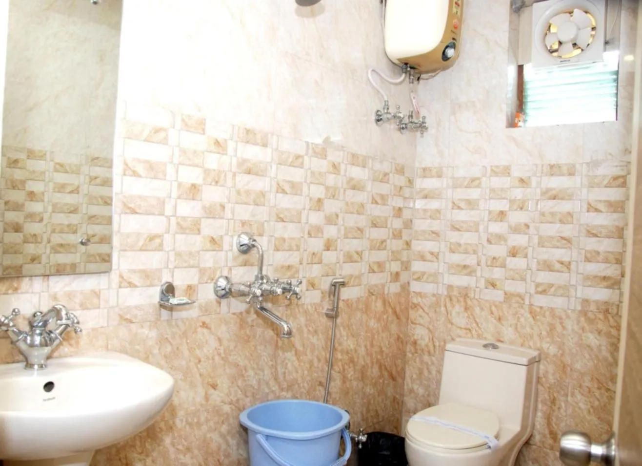 Bathroom in Hotel White House