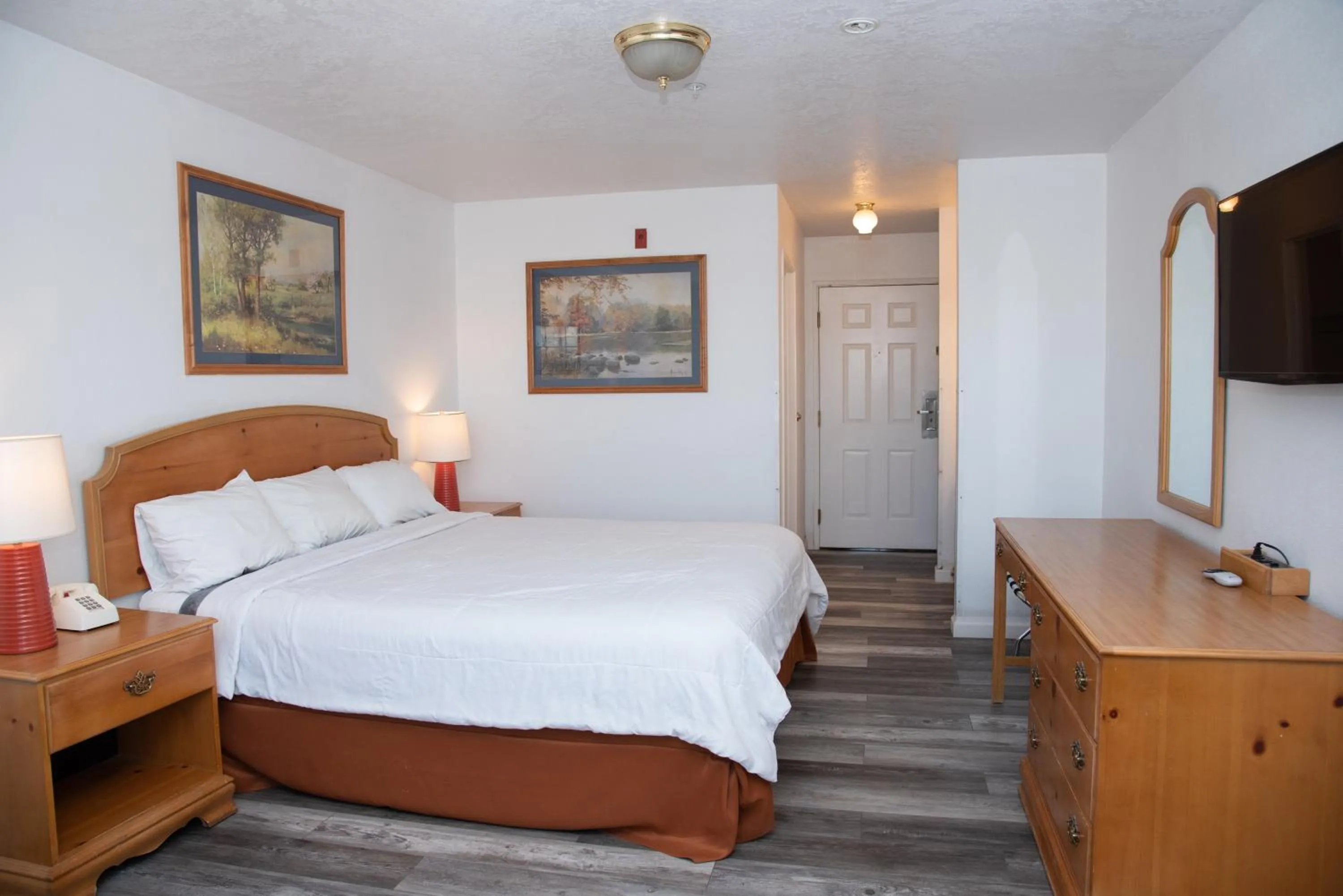 Bed in Traveler's Inn Carlin NV near Elko