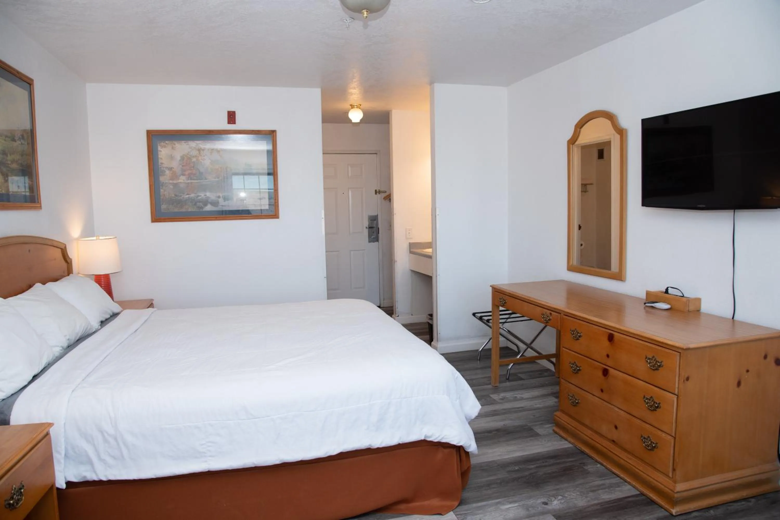 Bed in Traveler's Inn Carlin NV near Elko