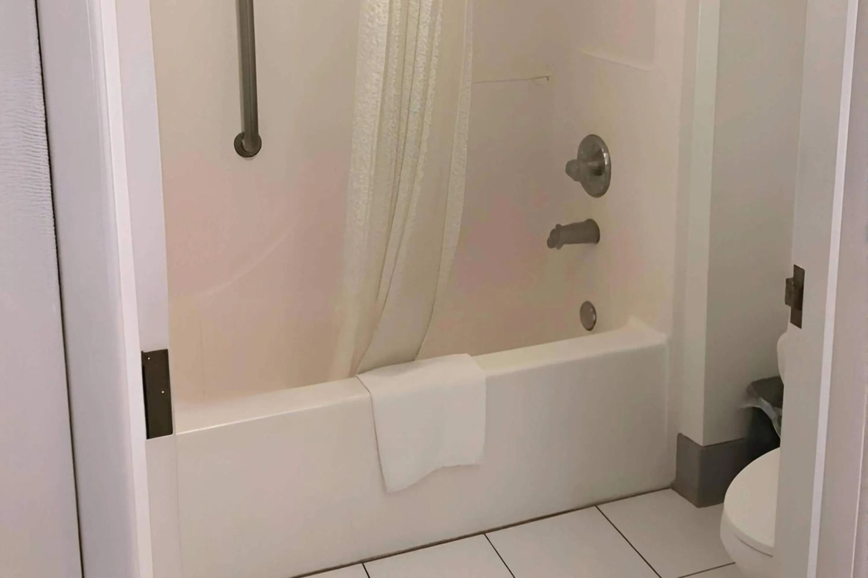 Bedroom in Quality Inn Carlin