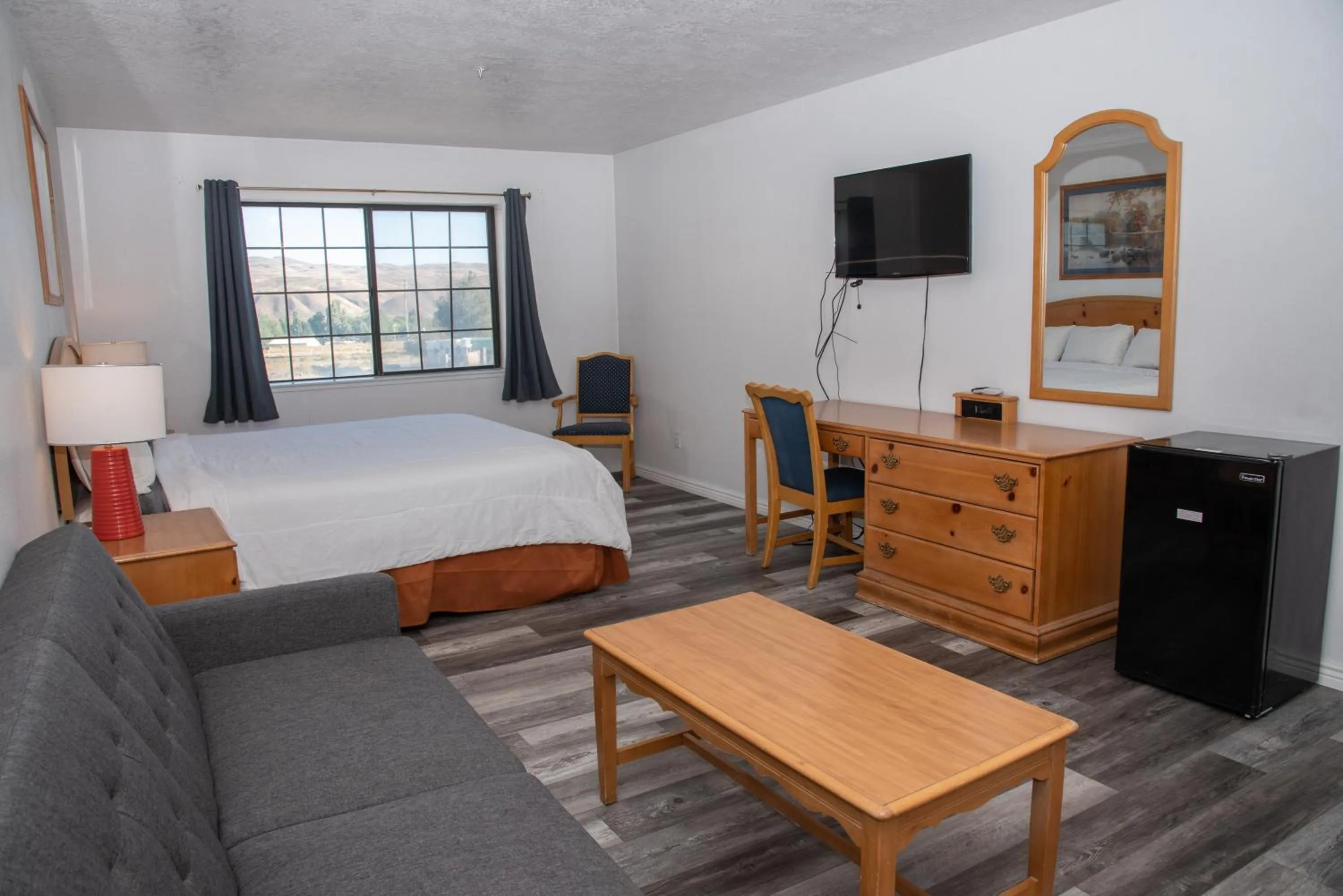 Bed in Traveler's Inn Carlin NV near Elko