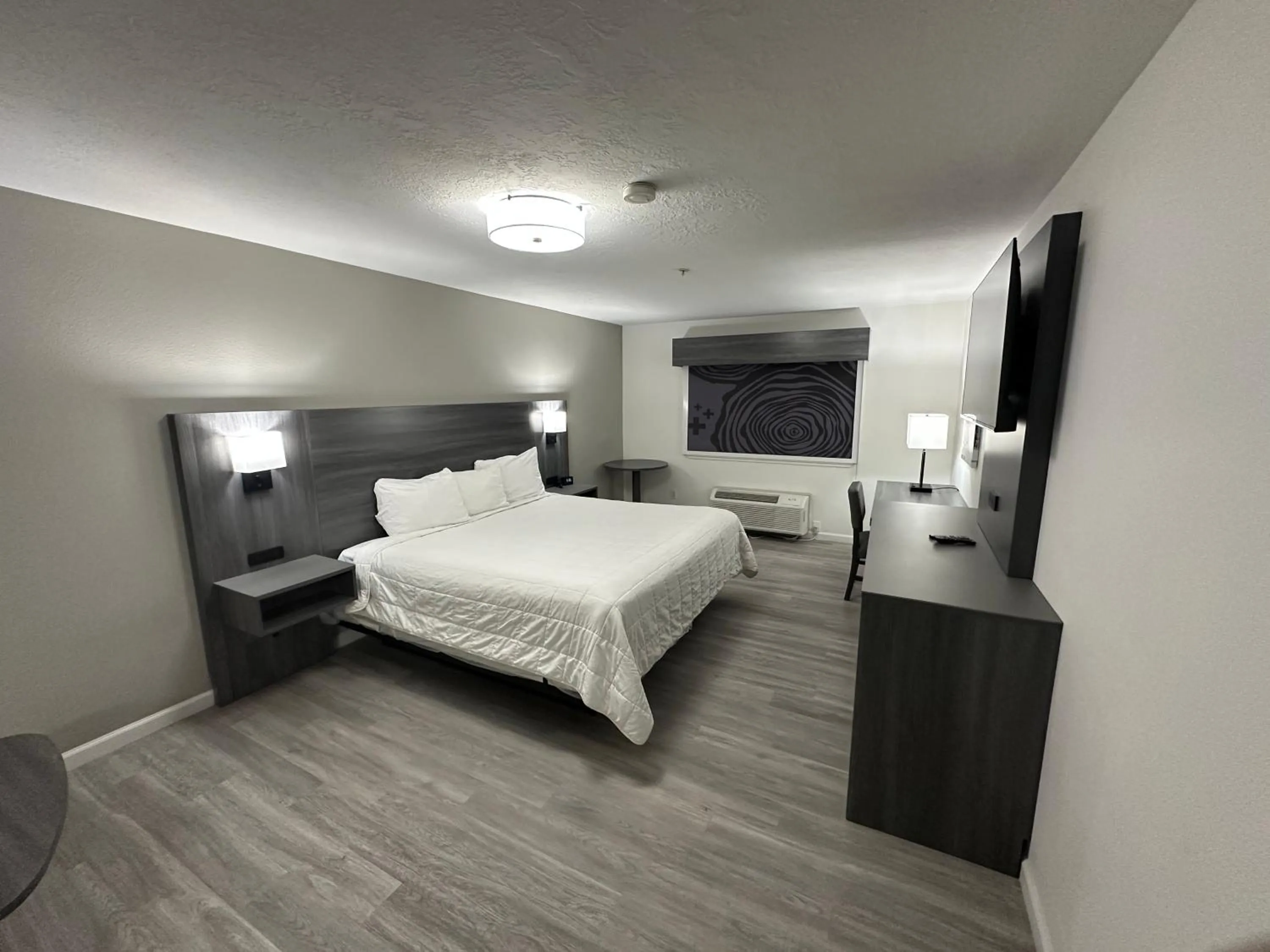 Bed in Quality Inn Carlin